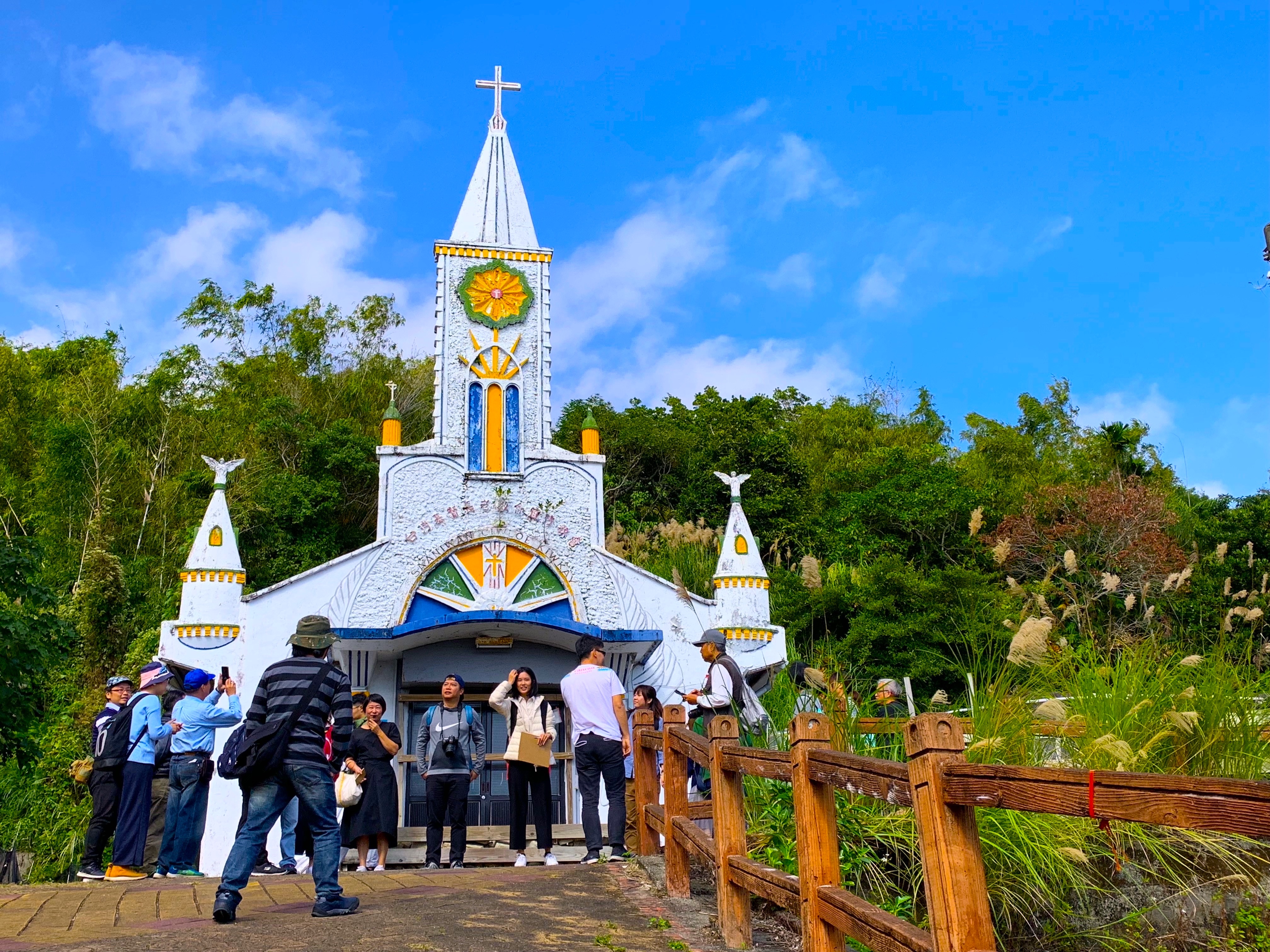 位在台東成功鎮的「卡片教堂」，近期成了打卡新熱點。