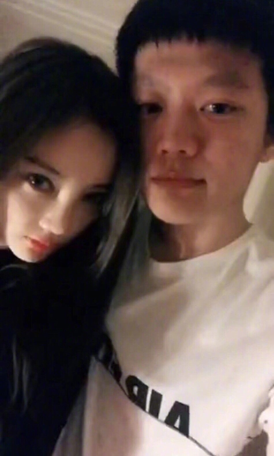 李小璐與PG ONE發生不倫戀後,演藝事業受創甚深。(翻攝自喵君娛樂)