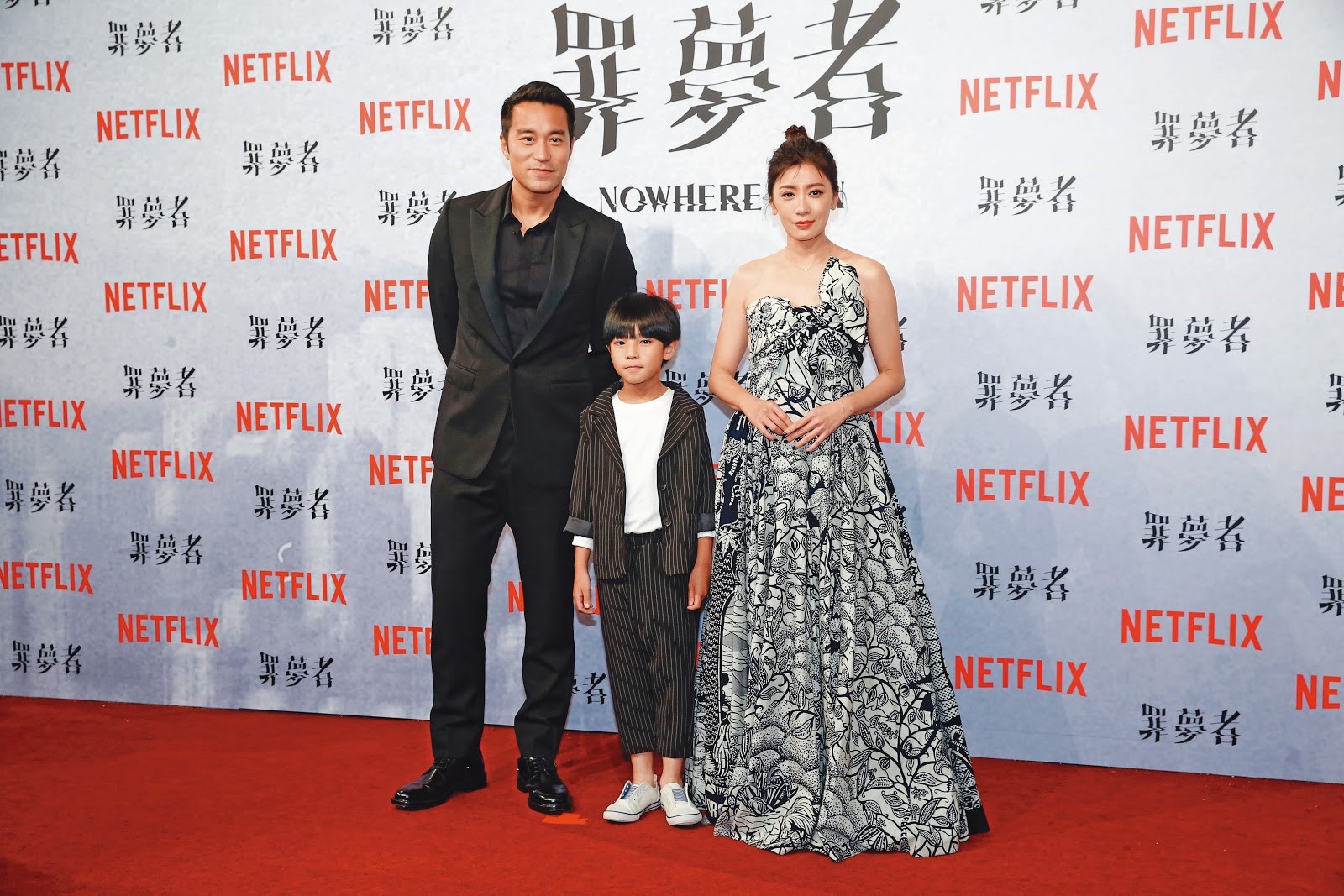 《罪夢者》集合眾多大咖演員，張孝全（左）與賈靜雯（右）十月出席首映，直播影片破4300萬次曝光數。中為童星謝岩希。