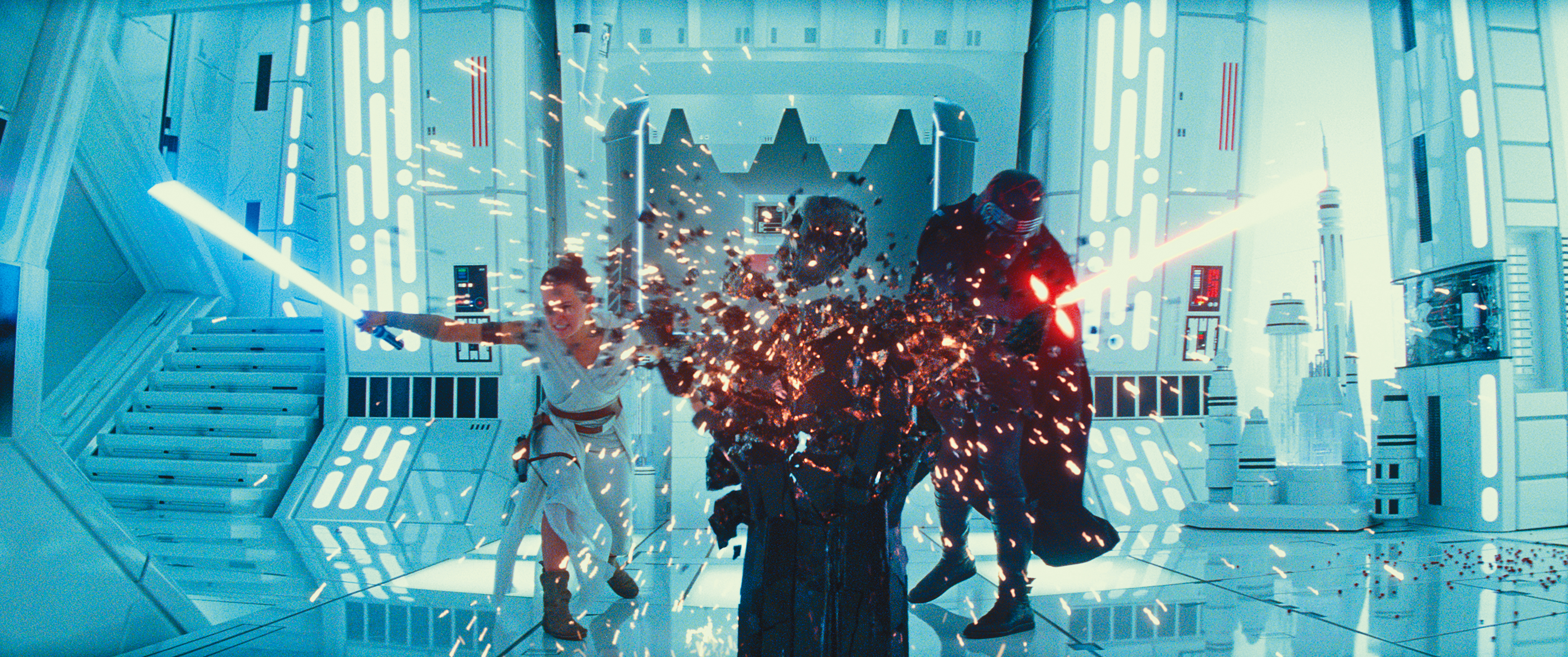 電影揭露芮的身世、處理她與第一軍團凱羅忍的衝突，也經由她兜起新一世代「星際大戰」宇宙的全貌。（迪士尼提供）