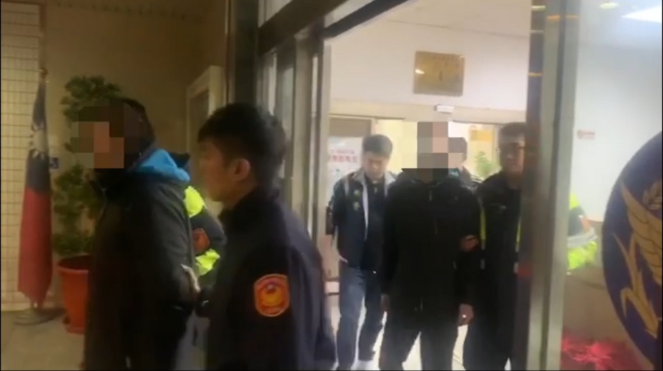 王姓、林姓及陳姓3名成年主嫌夥同5名青少年將歐姓被害人圍毆致死被捕。（翻攝畫面）