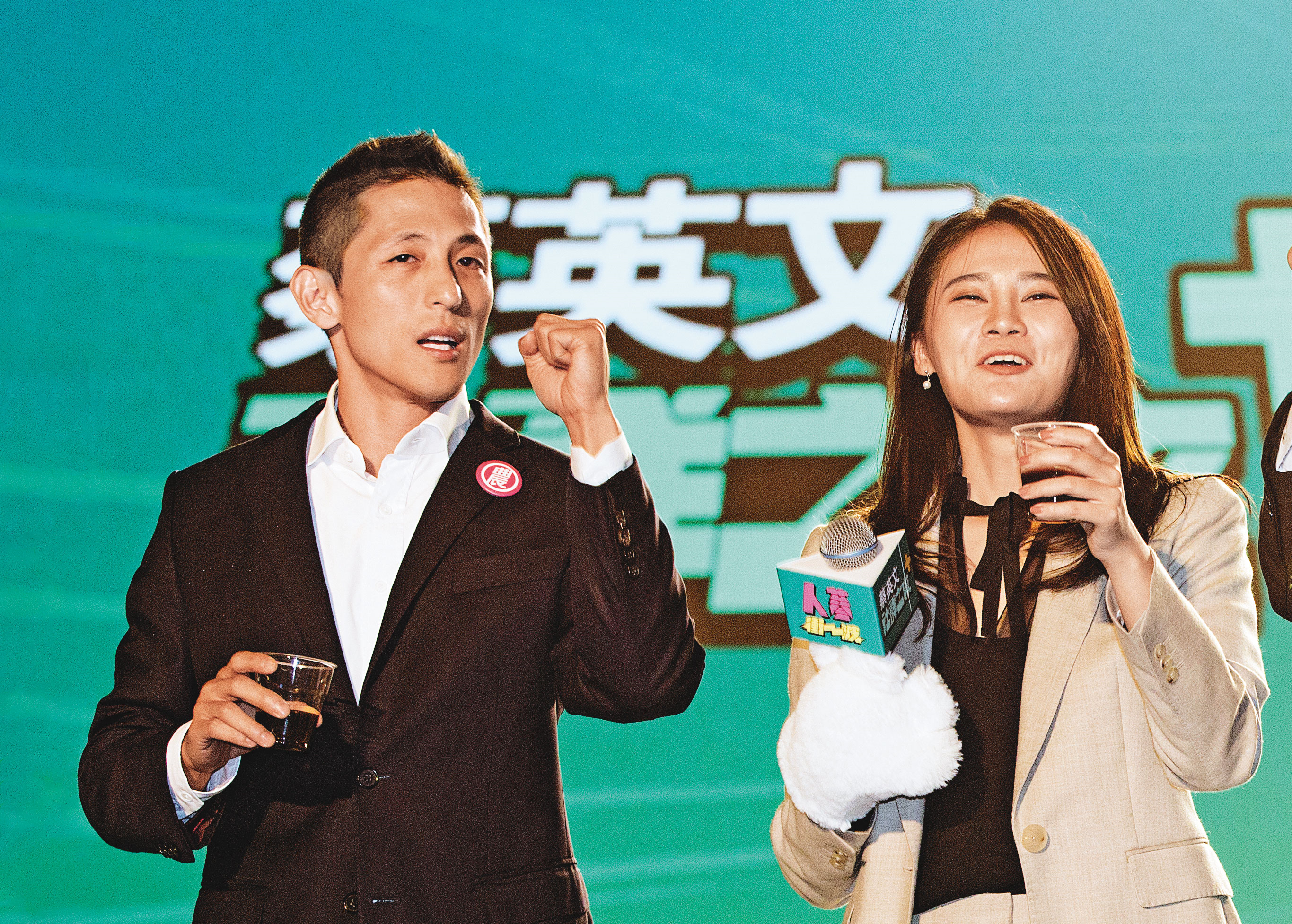 首次參選立委的吳怡農（左）、賴品妤（右）表現不俗，卓榮泰認為2人都有勝選可能。