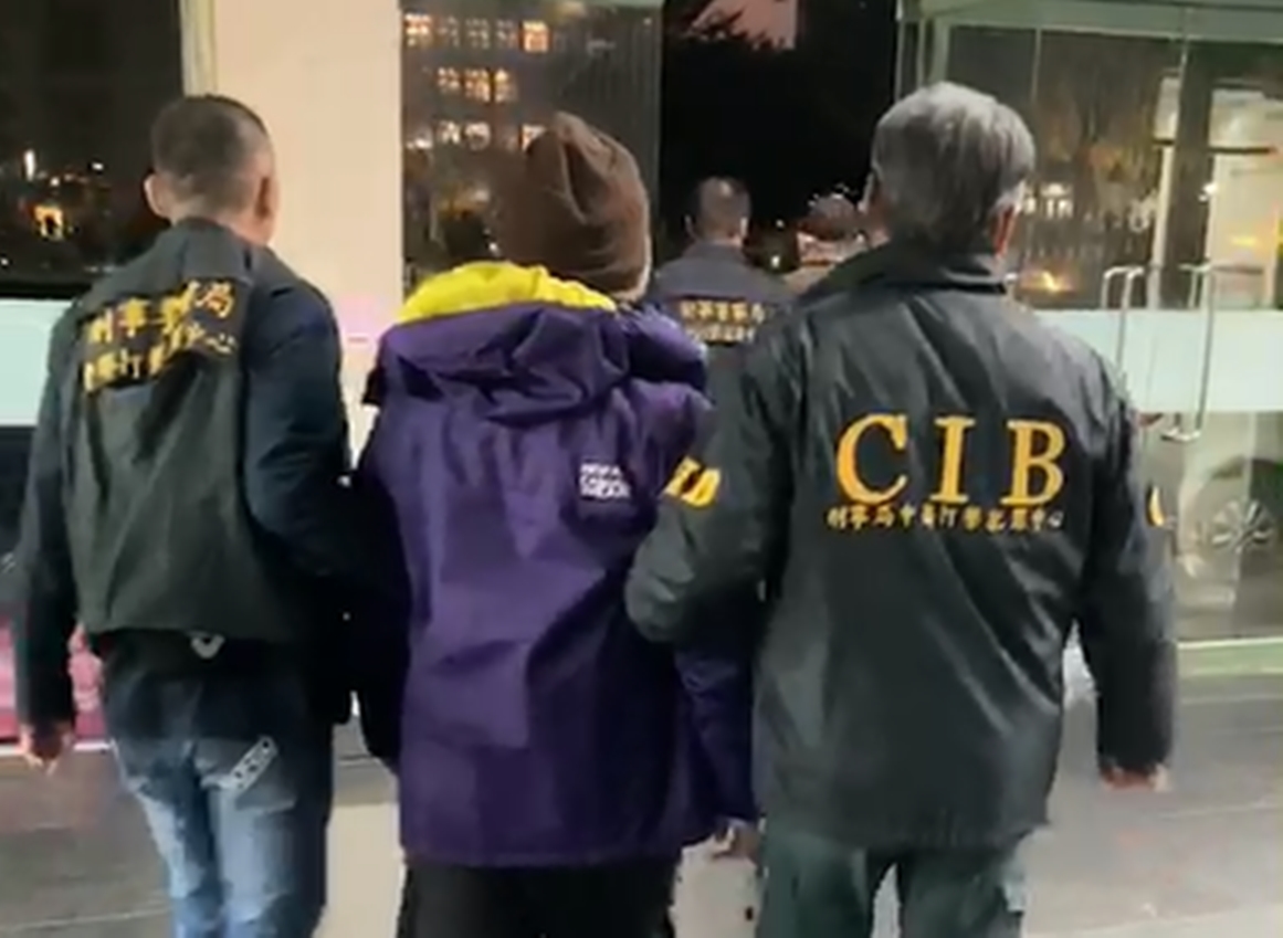 嫌犯都不認罪，互推責任，圖中的蕭姓嫌犯裁定3萬元交保。（翻攝畫面）