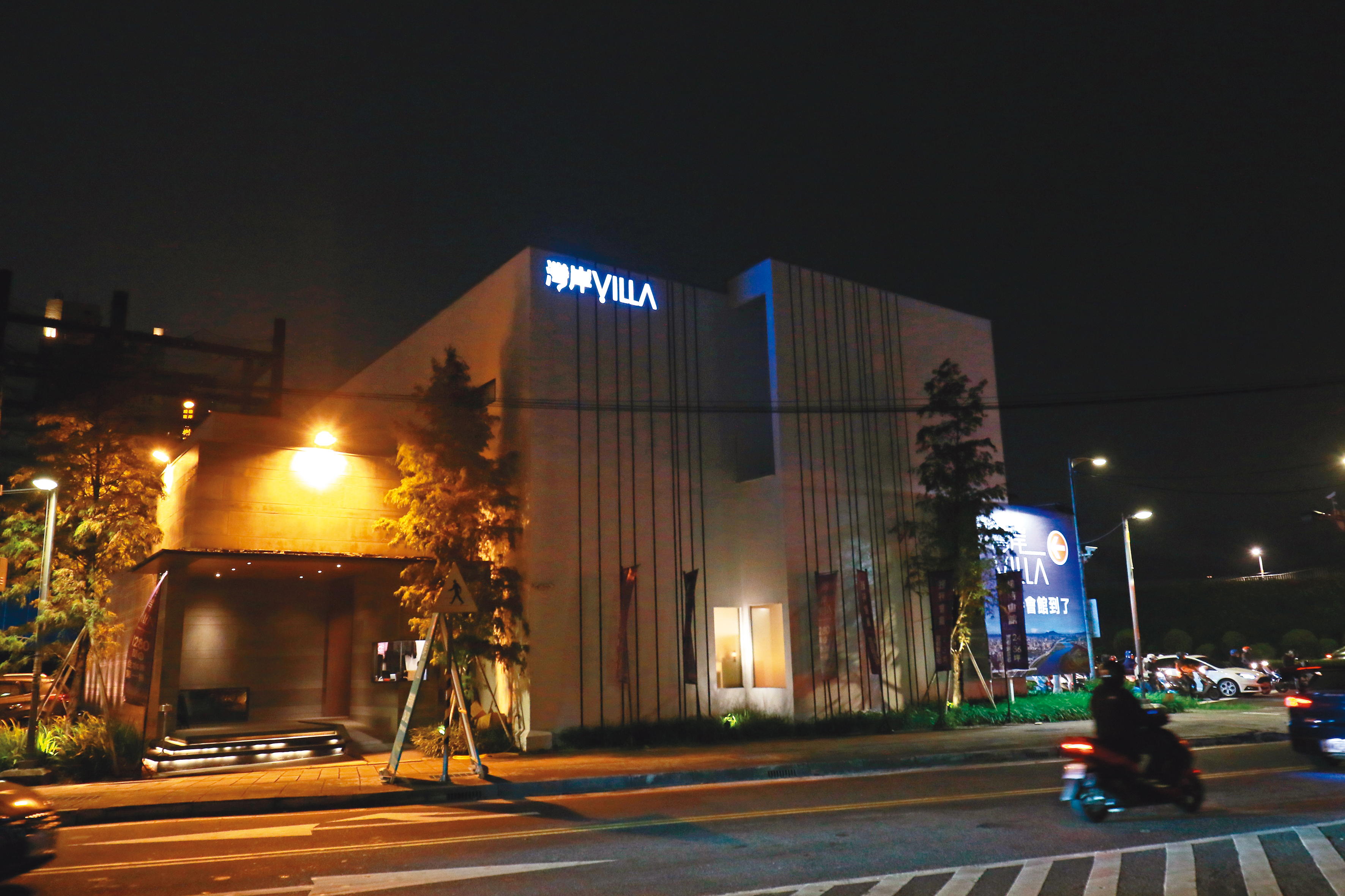 謝忻對於房地產的喜好相當一致，不管是充滿回憶的北市松山區住處，和她看的中和新房，都位於水岸旁邊。