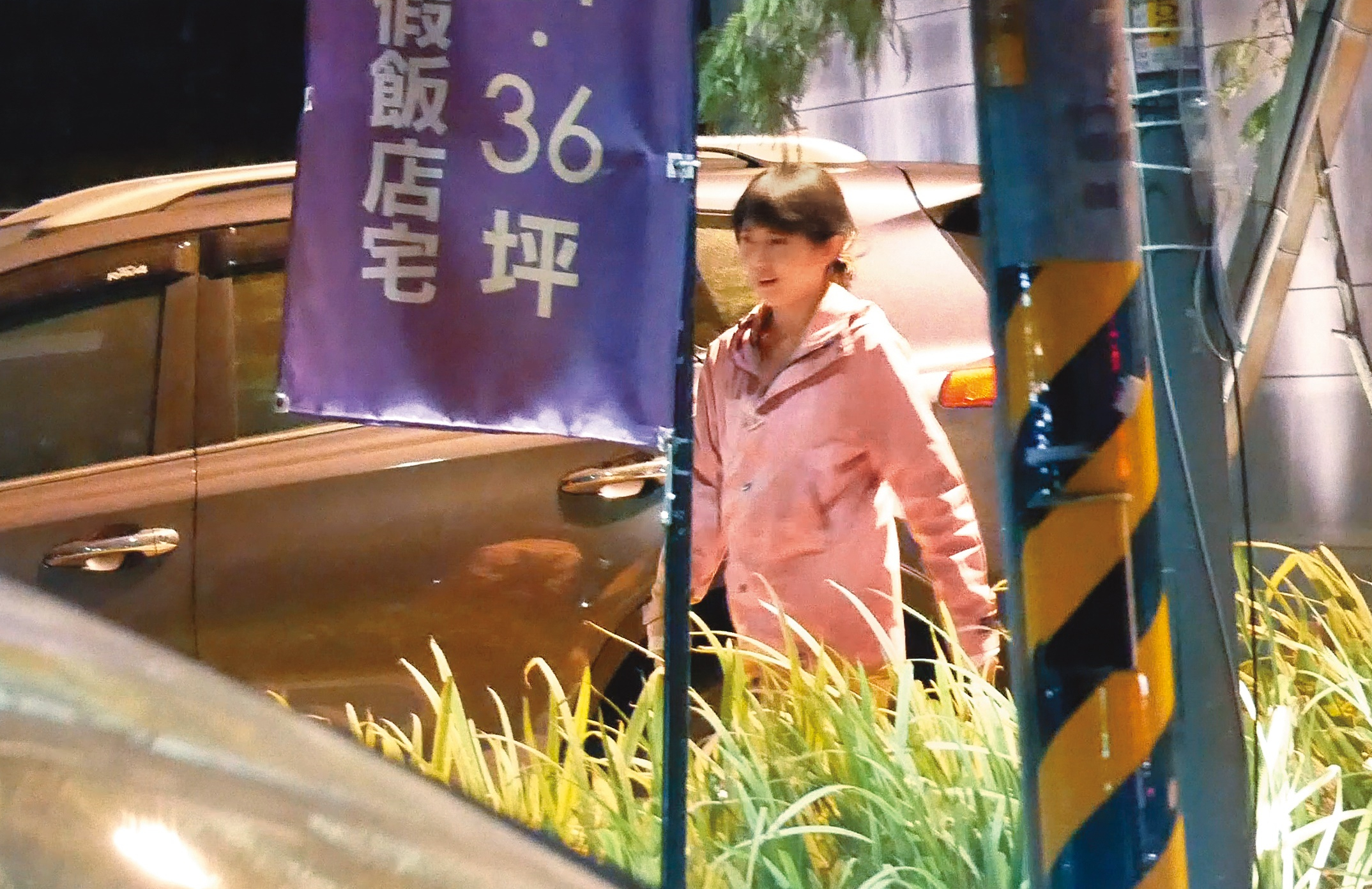12/18 18:20,感覺對建案很有興趣,謝忻談了近1小時才離開。
