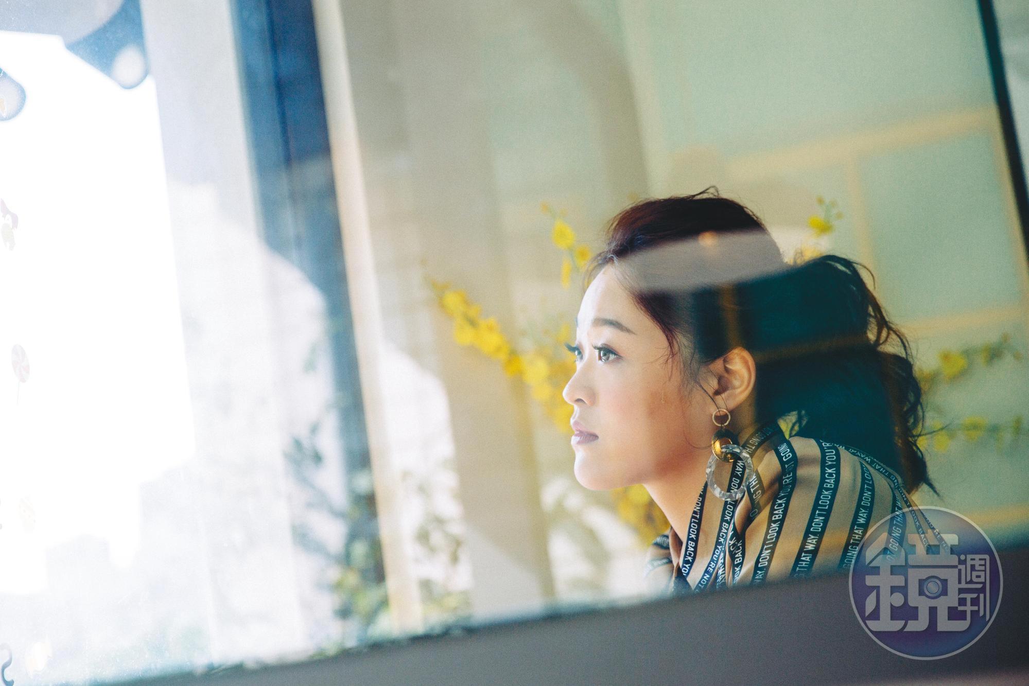 許莉潔因渾厚高亢的歌聲觸動人心,而有「痊癒女聲」之稱。