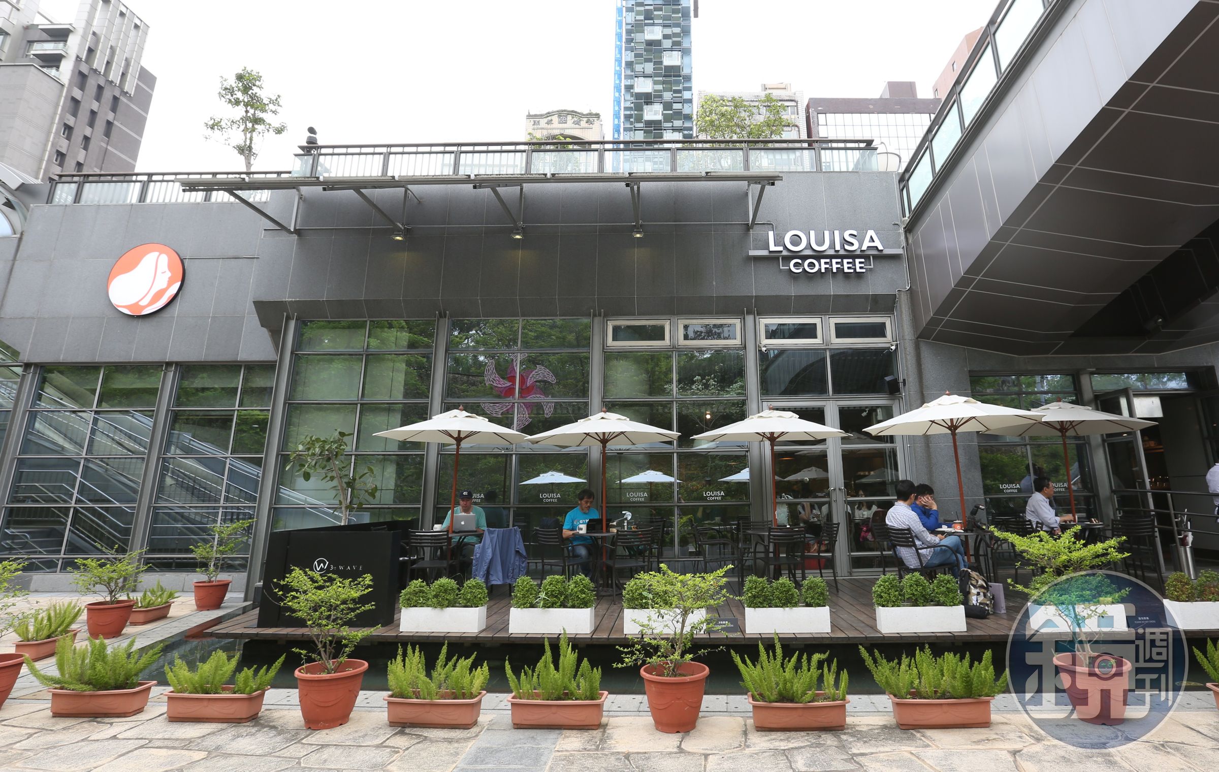 路易莎擠下星巴克成為國內咖啡店龍頭。