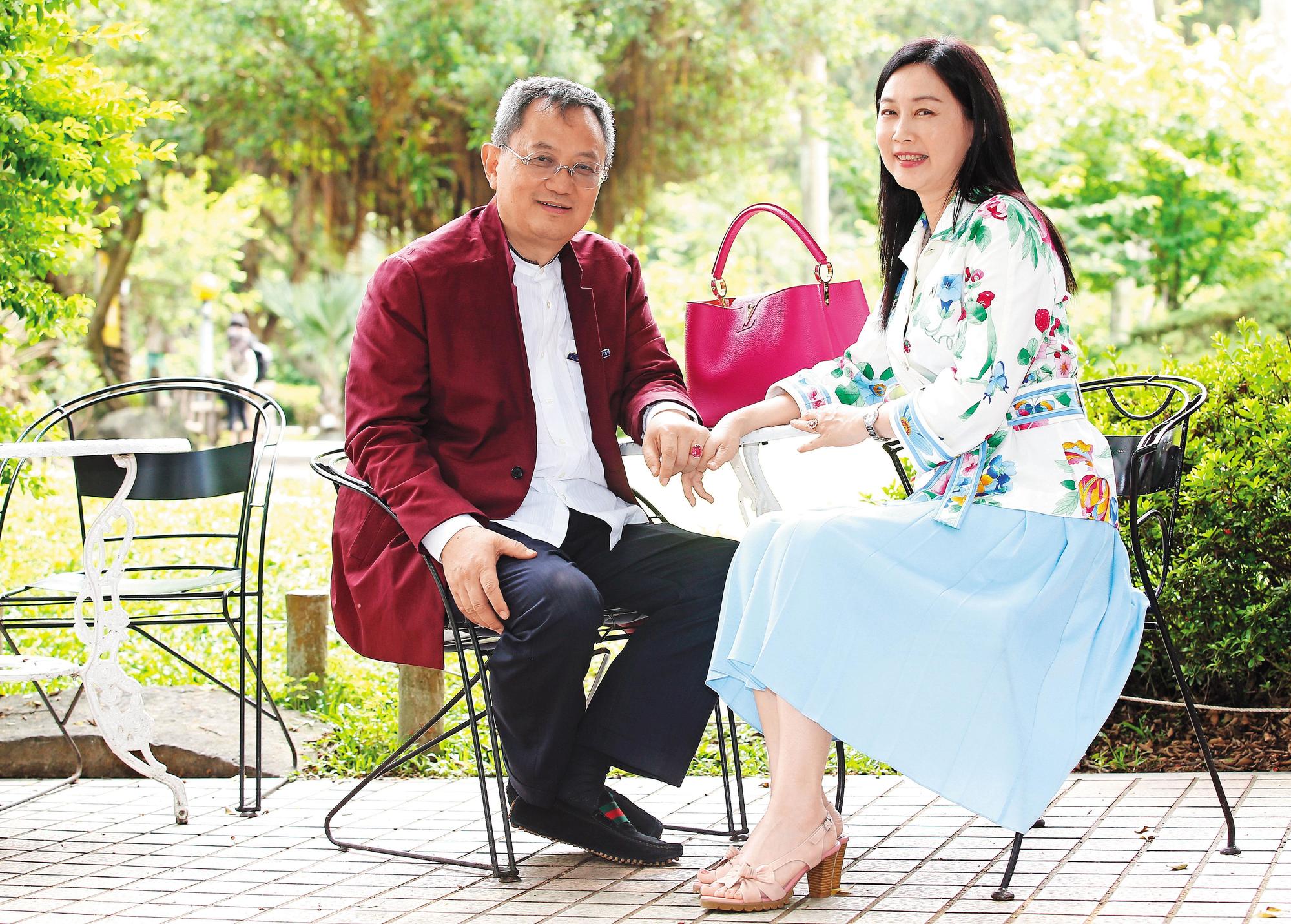 李建軍（左）與台灣妻子杜雯（右）結婚20多年，今年以兩岸連線方式在台合開節目。（聯合知識庫）