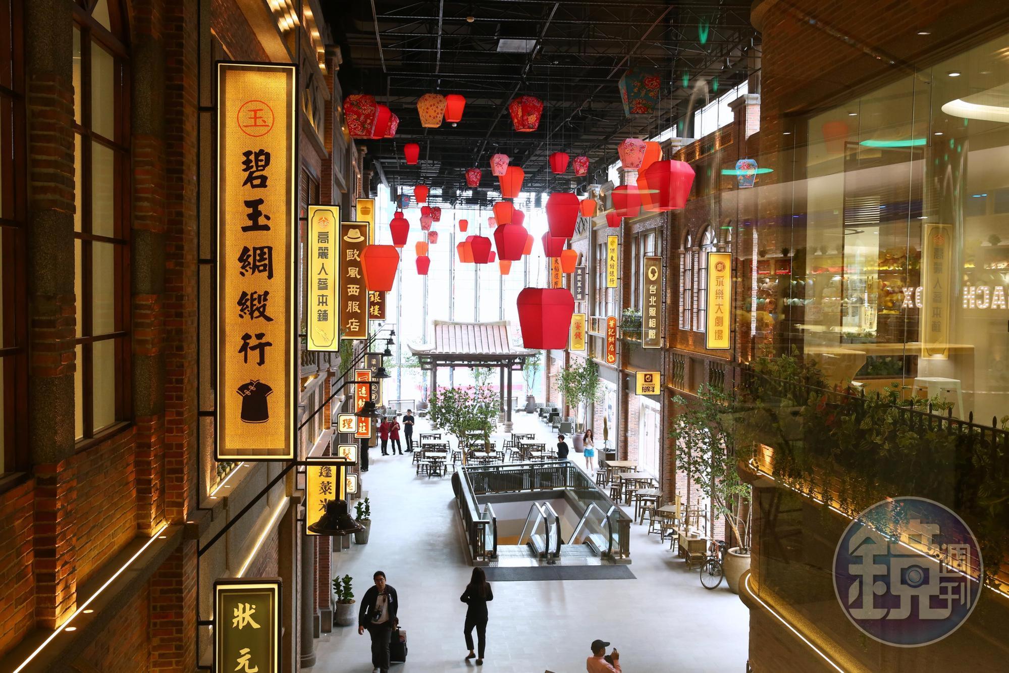 遠百還把台灣老街搬進百貨,讓顧客能感受台灣傳統文化之美。