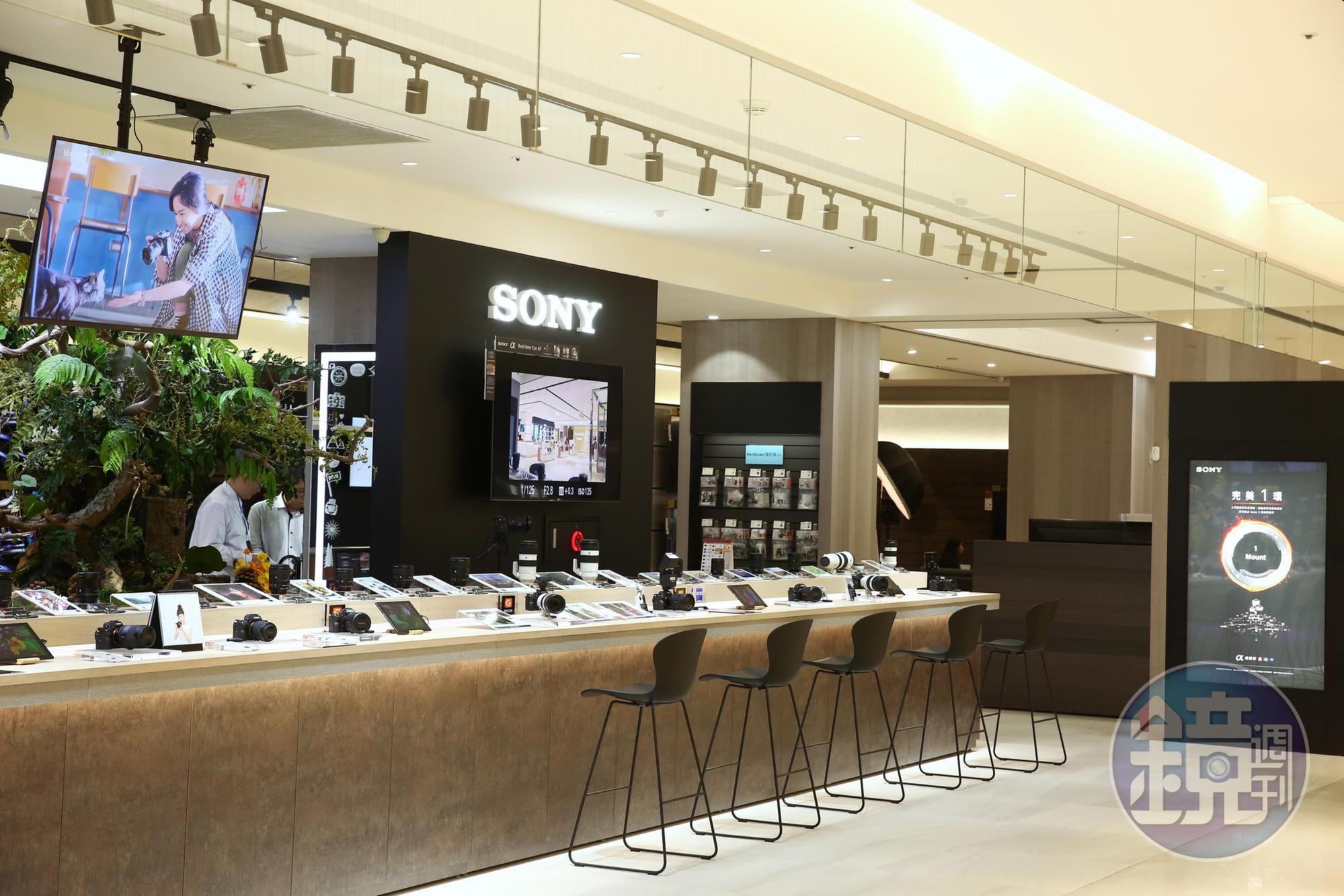遠百A13有許多話題新品牌,像「樂高授權專賣店LCS」、Sony Store全台最大直營店等。
