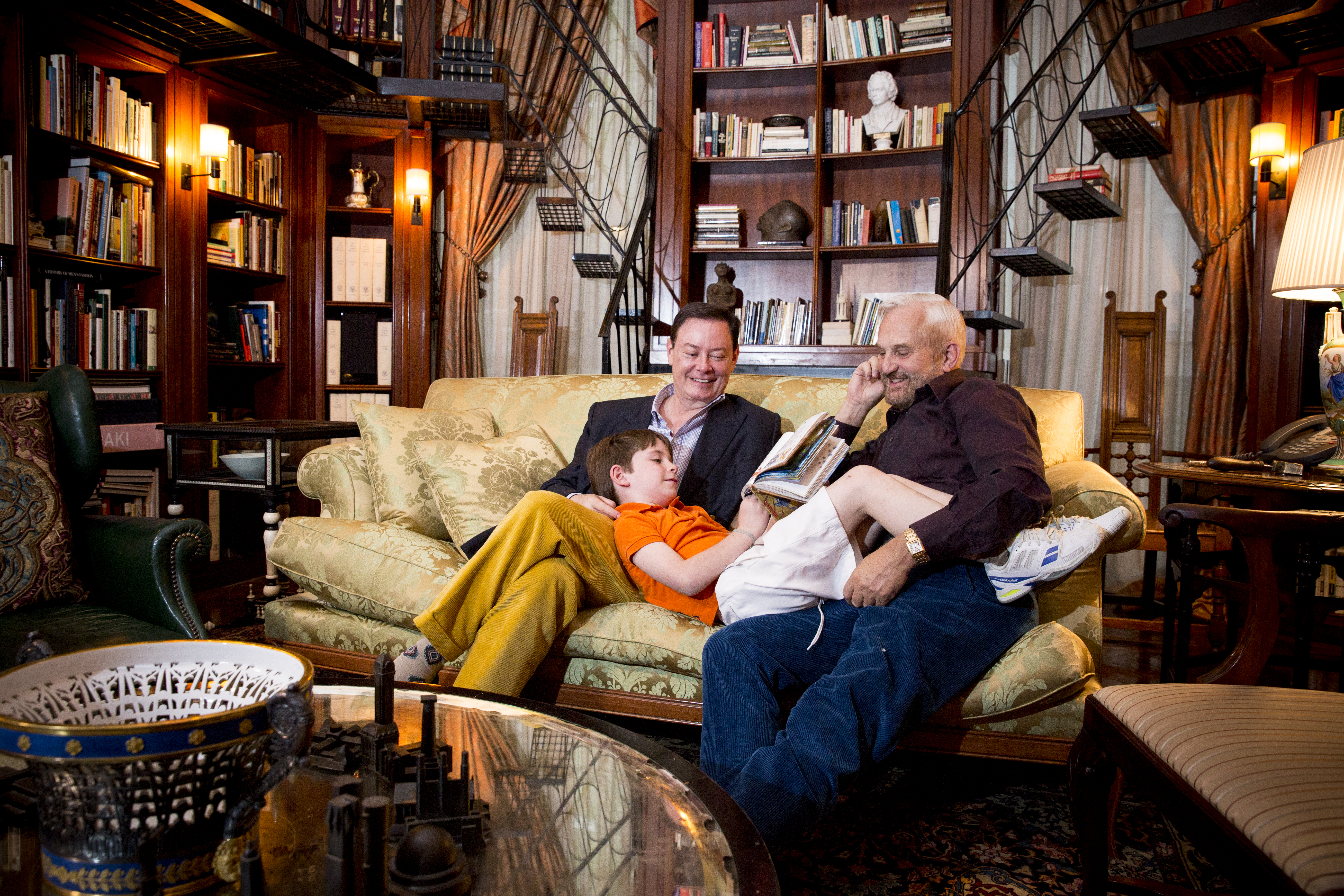 安德魯索羅門（左）曾走訪上百家庭，探尋愛的樣貌，如今他也擁有了自己充滿愛的家庭。