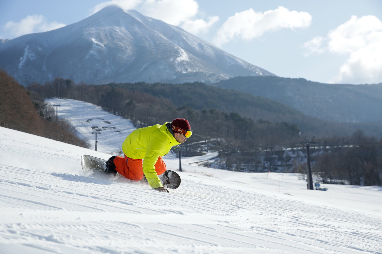 走出飯店即是滑雪場，且擁有25條滑雪道。（星野磐梯山溫泉飯店提供）