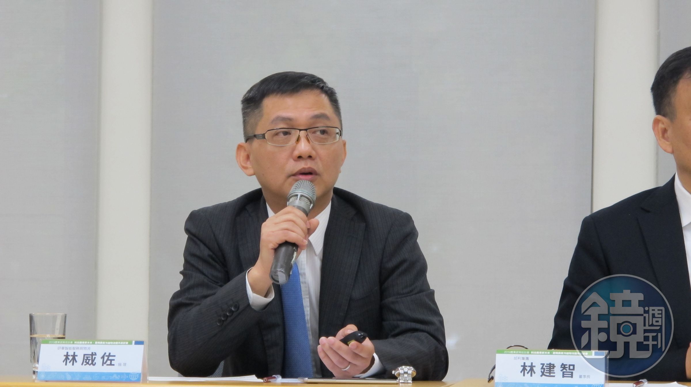 研華智能服務與物流的林威佐協理表示工業物聯網的技術結合，可以有效提升管理效率。