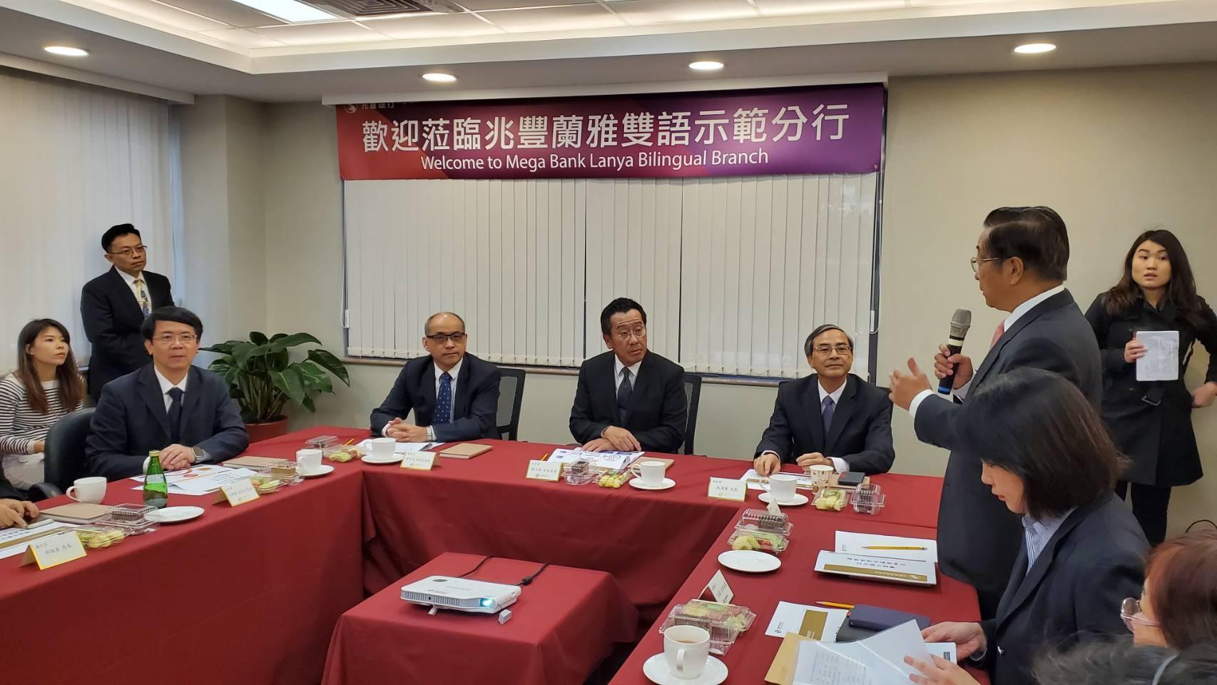 兆豐銀行董事長張兆順宣布將於2028完成全分行雙語化。