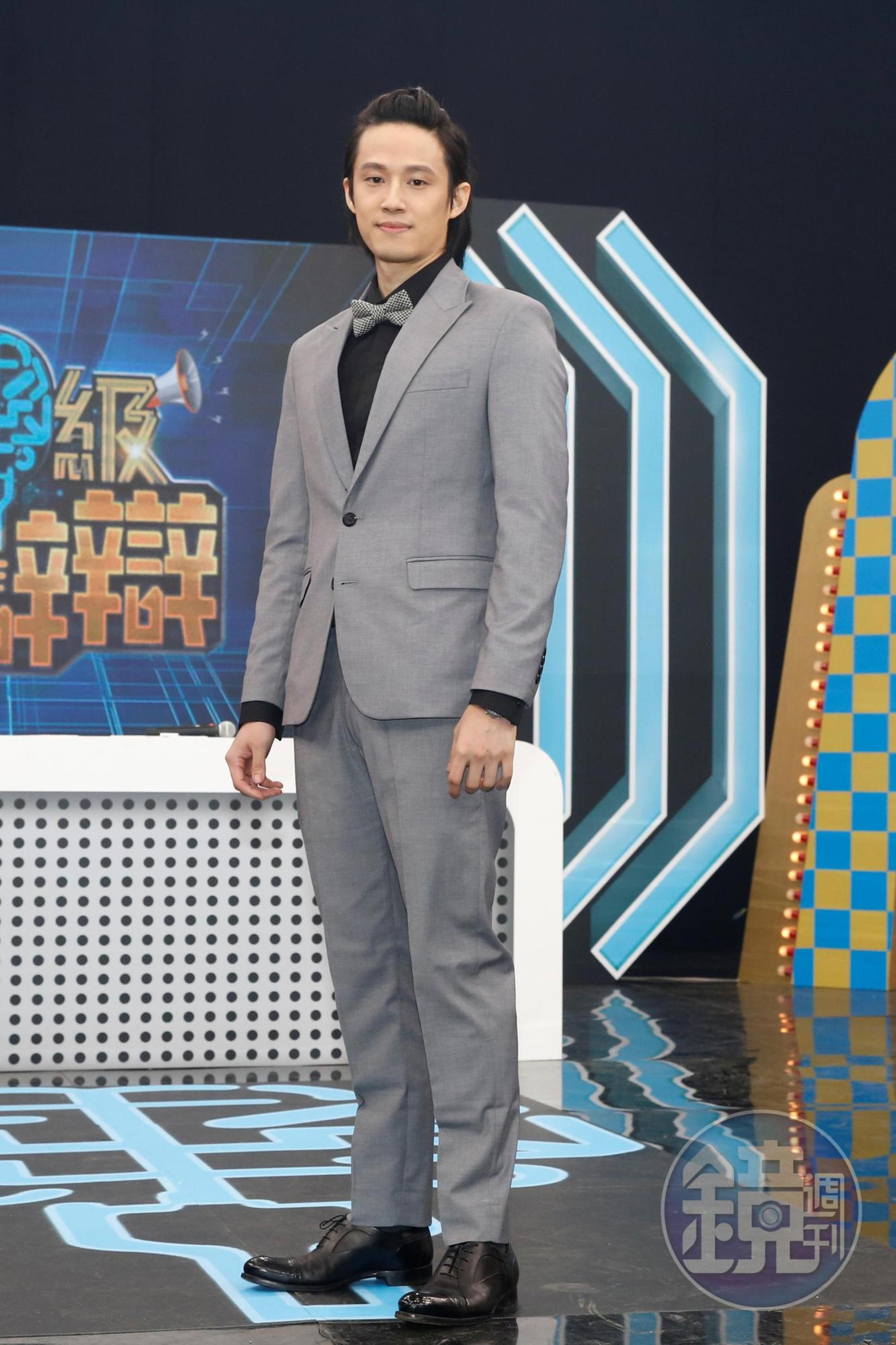 徐新洋身材高挑,讓小甜甜直呼「比乃哥帥」。