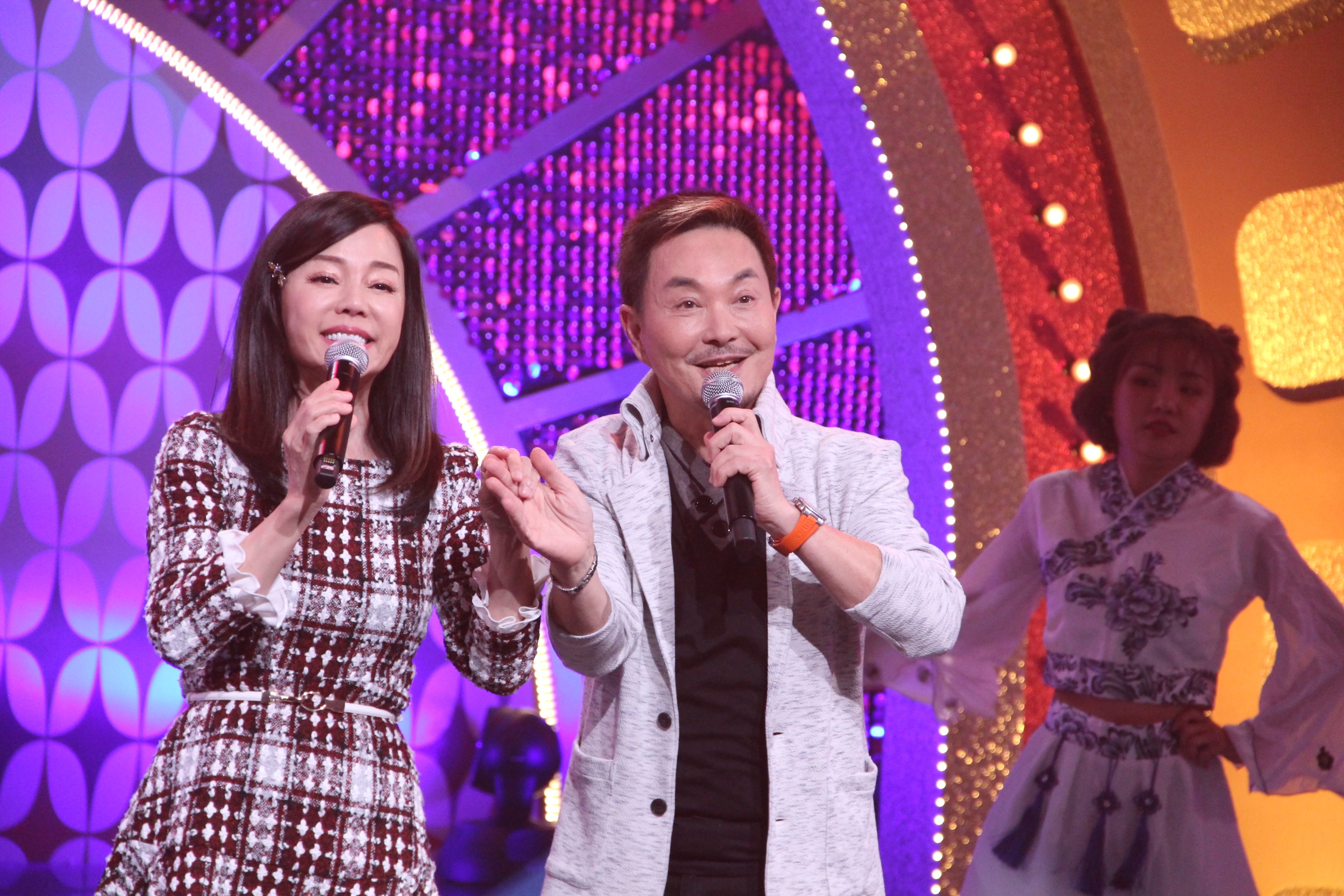 昔日螢幕情侶狄鶯（左起）、楊懷民一同登上年代《MUCH金點秀》，重現經典歌。（年代提供）