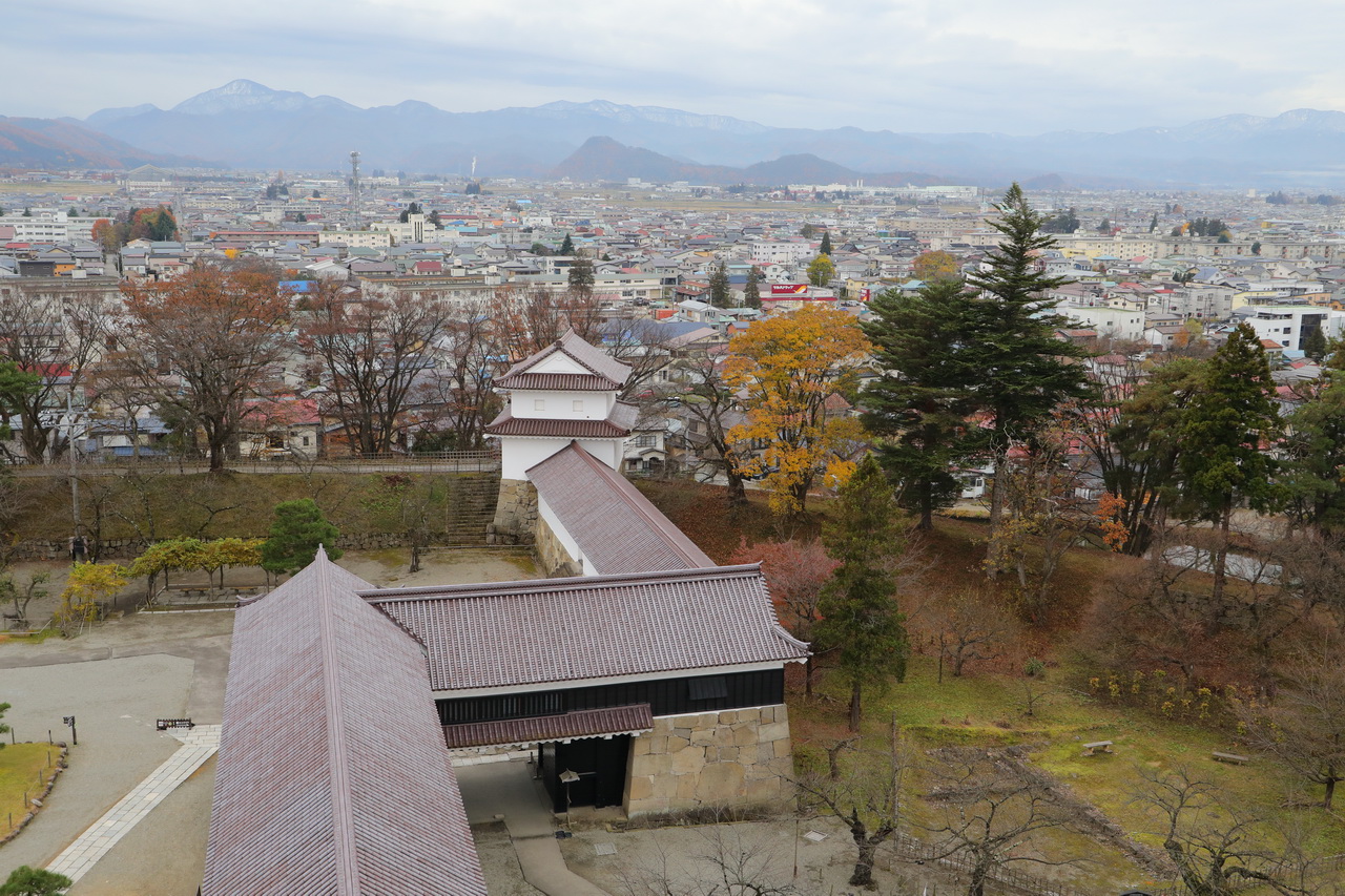 5樓視野開濶，可眺望會津若松市區及週邊山景。