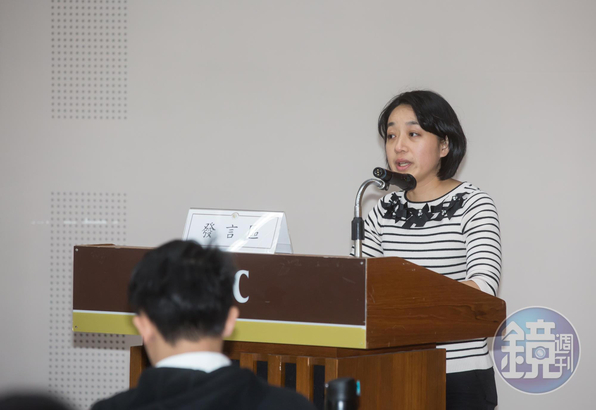 王婉諭於臉書發文追憶小燈泡。