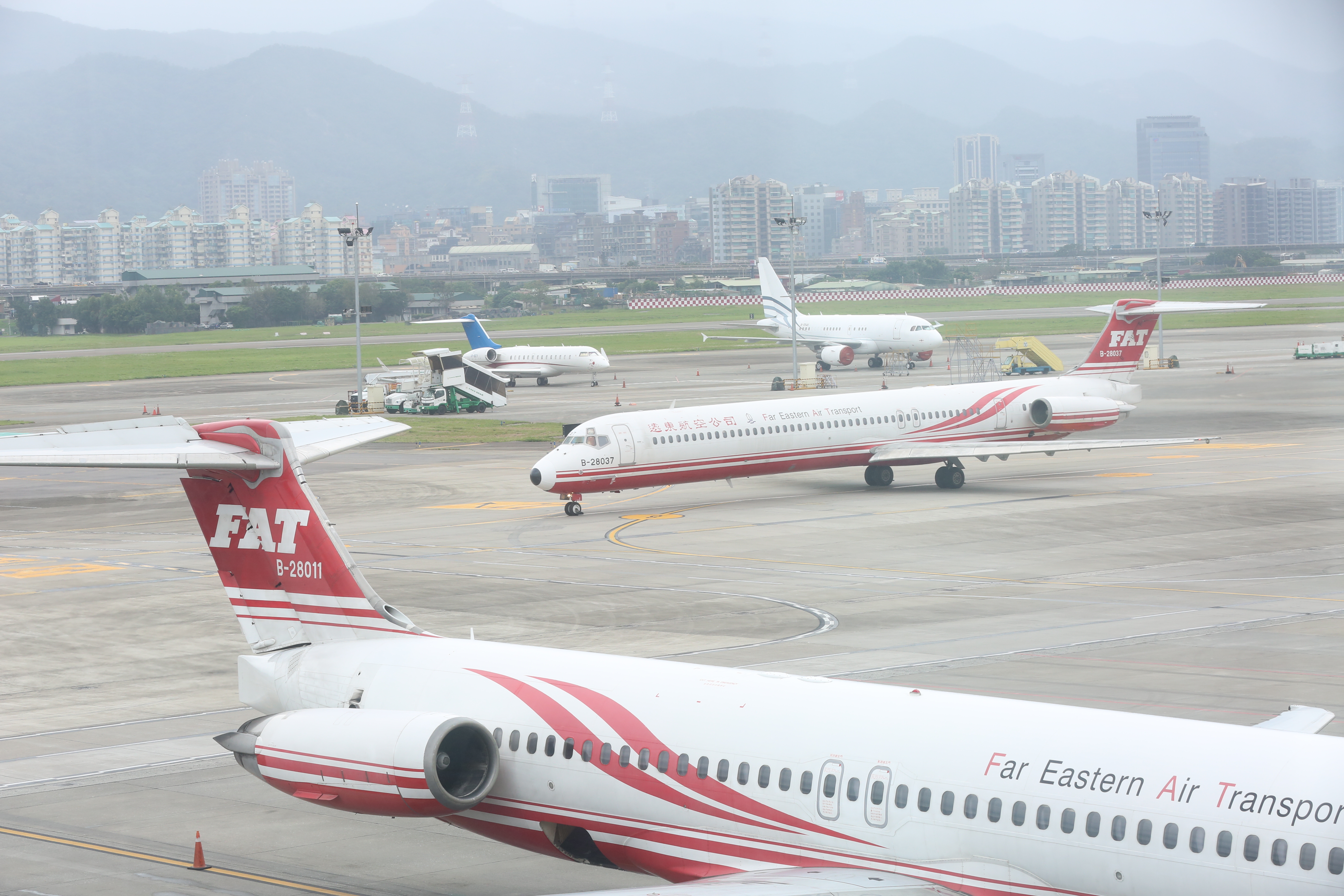 遠航12月12日無預警宣布停飛，隔天董事長張綱維現身媒體，稱停飛則是烏龍一場，讓眾人看得瞠目結舌。