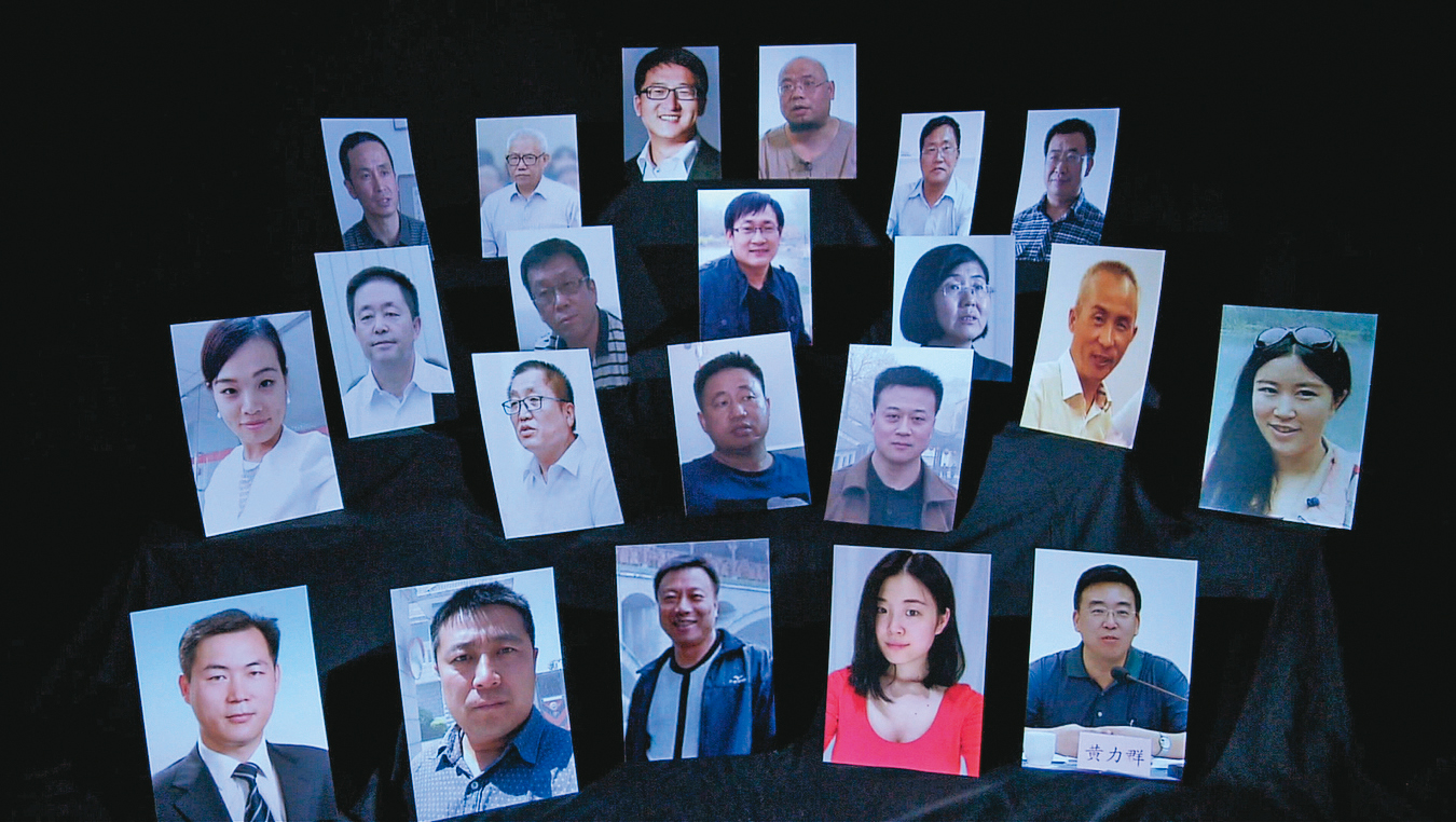 2015年「709大抓捕」約300名維權律師突遭逮捕、審問，其中王全璋（上起第二排左四）至今仍未獲釋。（世界公視大展提供）