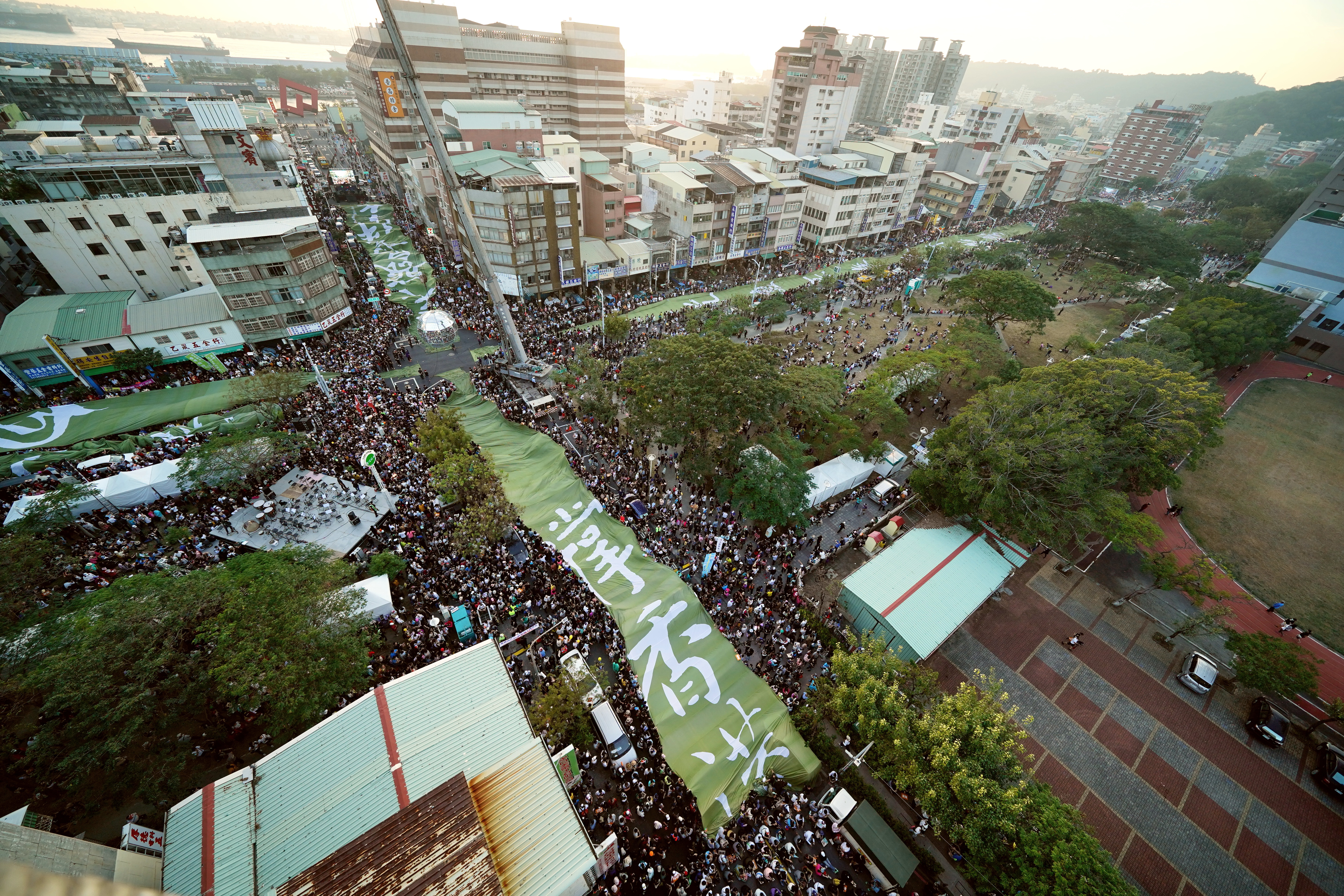 「Wecare高雄」也發出4點聲明，希望韓國瑜自行請辭，別讓罷免案成真。
