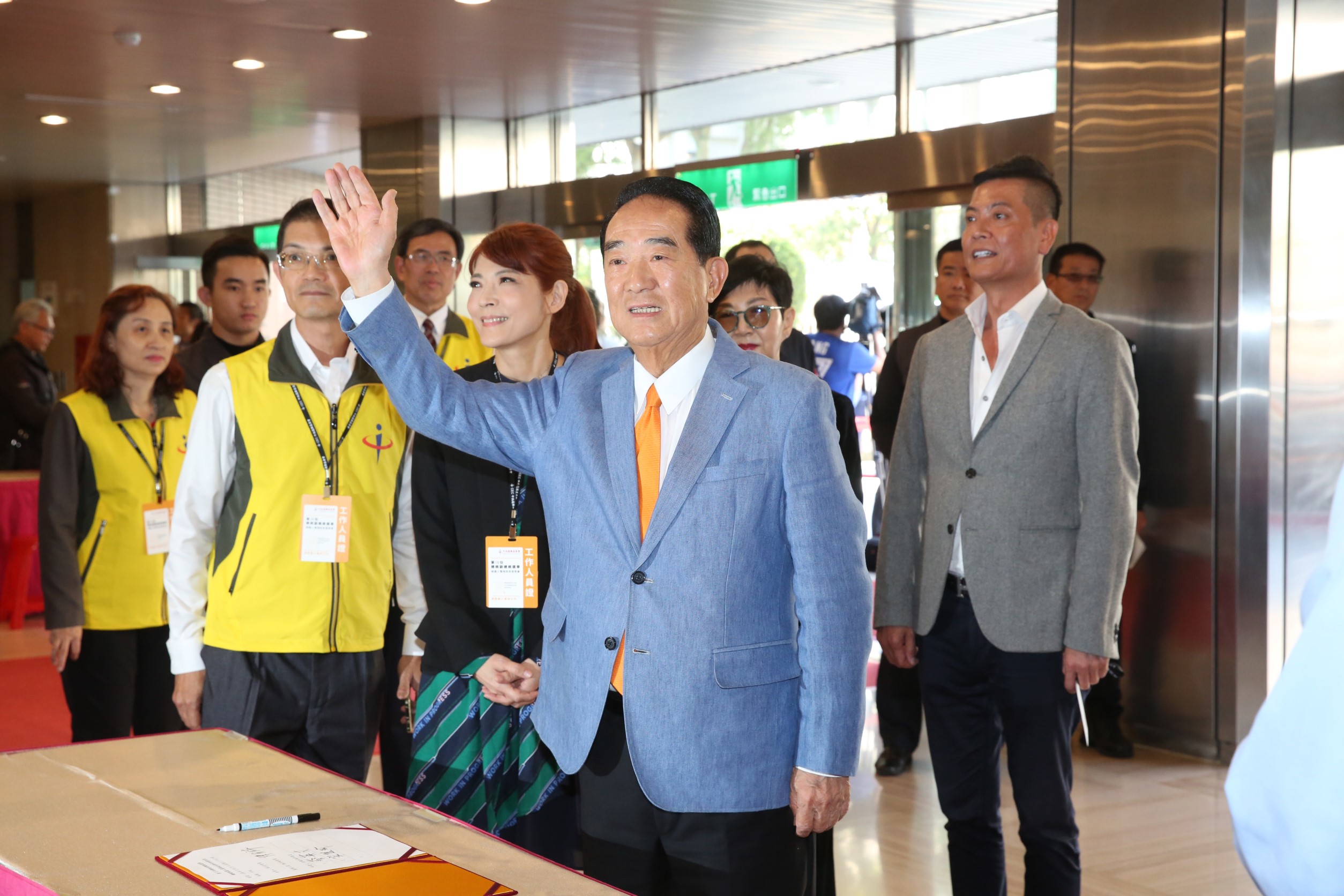 宋楚瑜在第2場政見發表會上，再次左打蔡英文、又打韓國瑜。