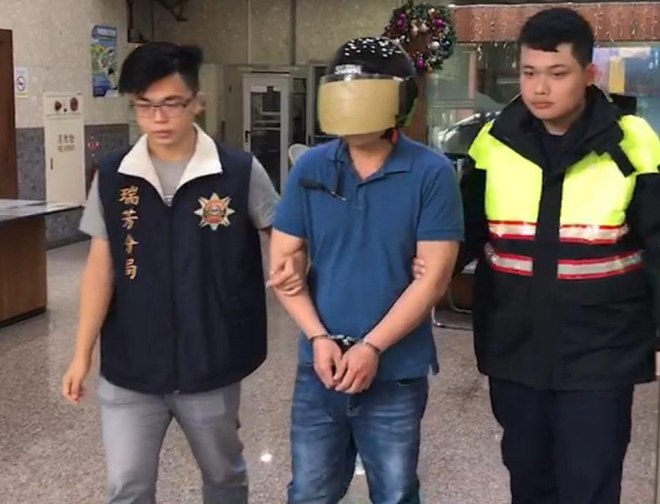 瑞芳警經2小時追查,將肇逃的阮姓外籍移工逮捕並送法辦。(翻攝畫面)
