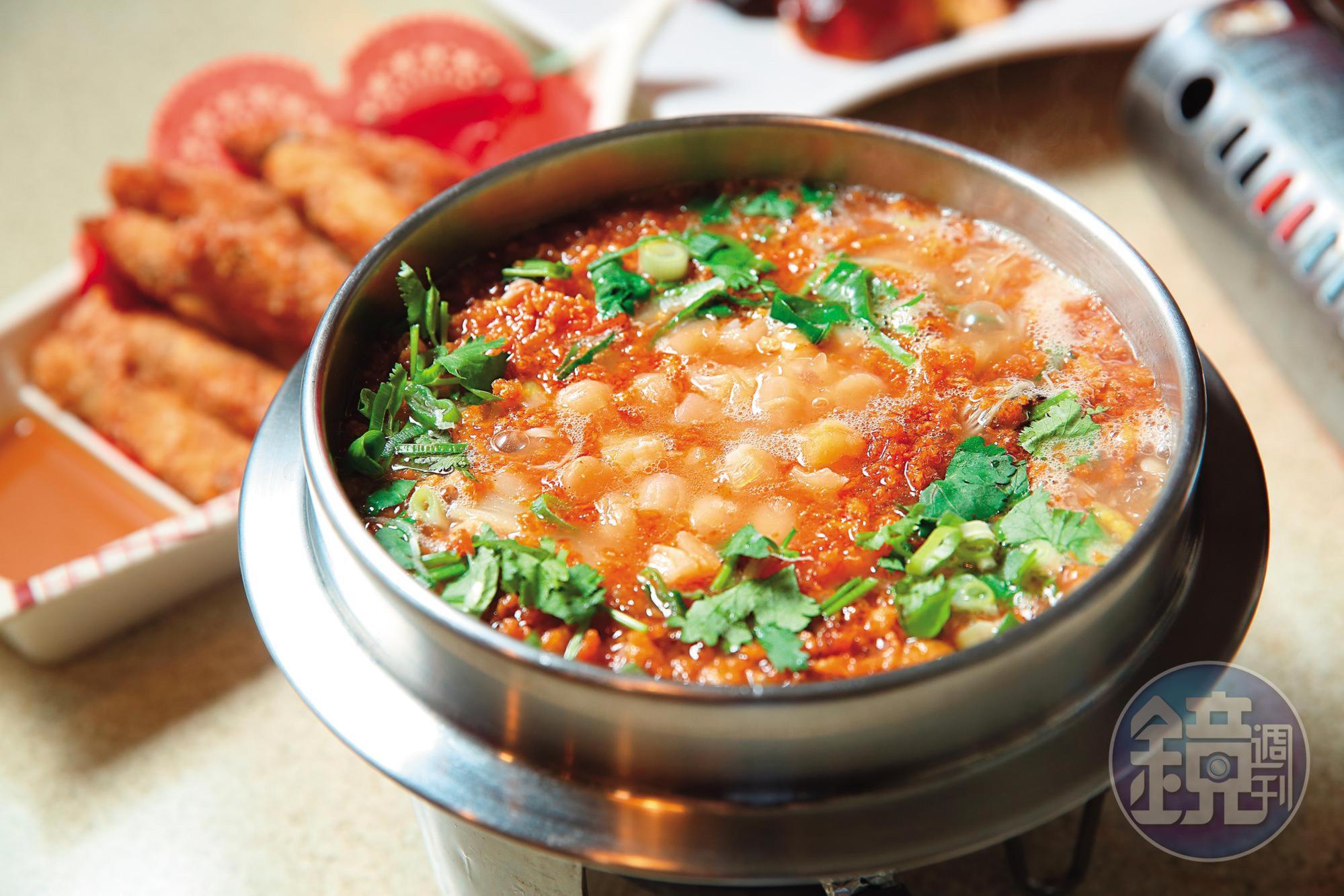 西魯肉是宜蘭特色菜,加入干貝提升鮮味,以鴨蛋酥取代雞蛋酥,更添香氣。(280元/份)