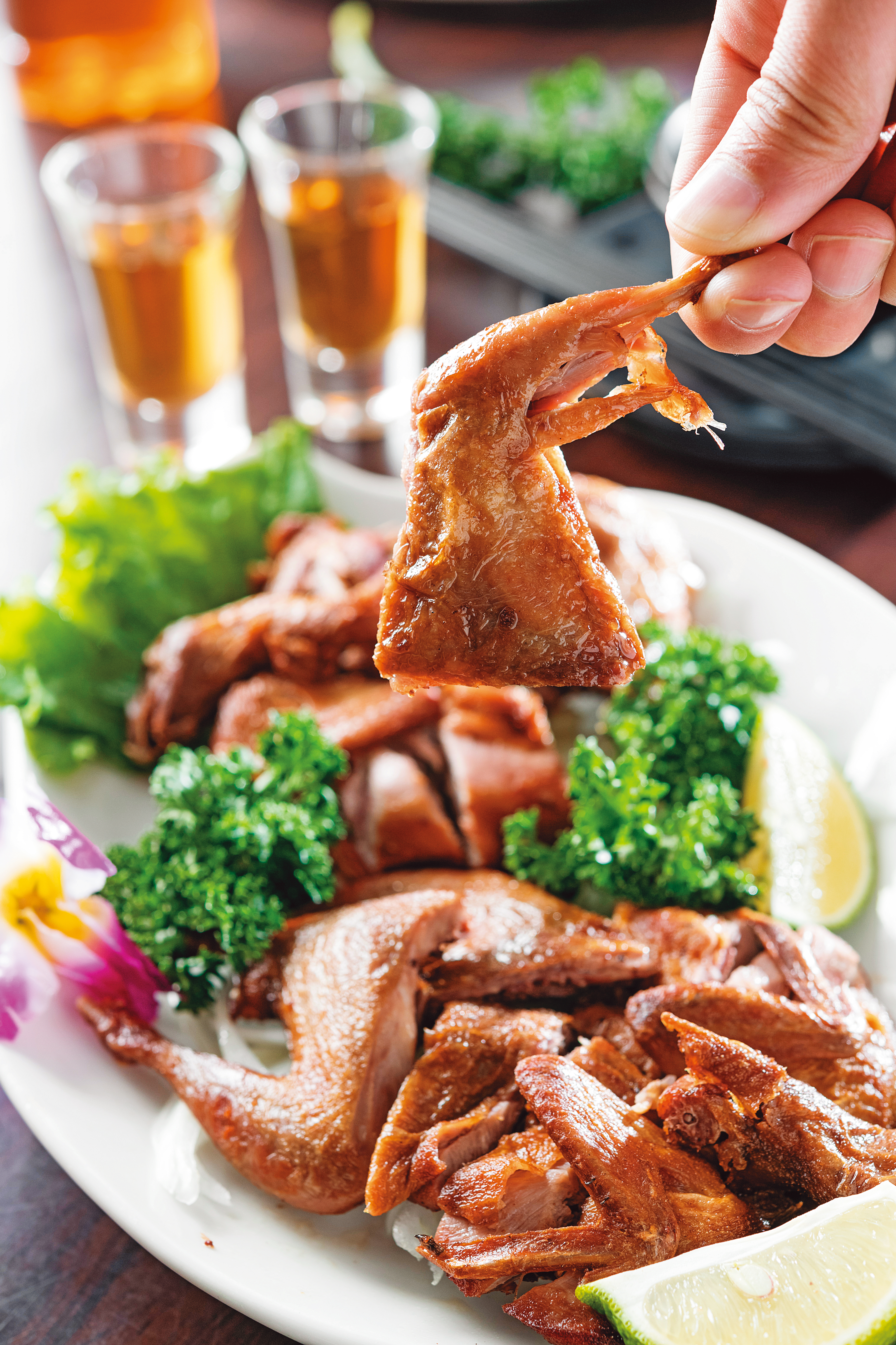 「烤班甲」醬香酒香入味，肉質帶Ｑ勁。（280元／2隻）