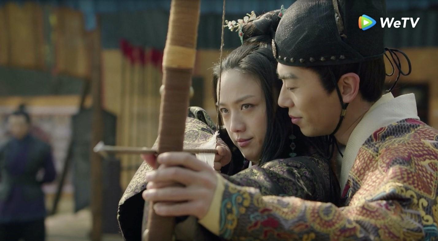 朱亞文(右)《大明風華》狂撩湯唯。(WeTV提供)