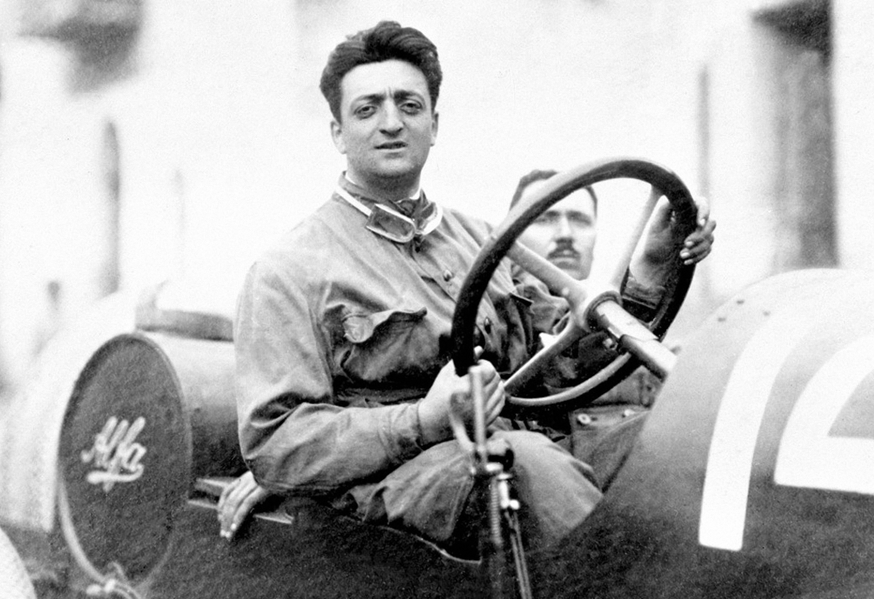 【車壇逸事】Enzo Ferrari是誰？為什麼法拉利94那麼傲！?