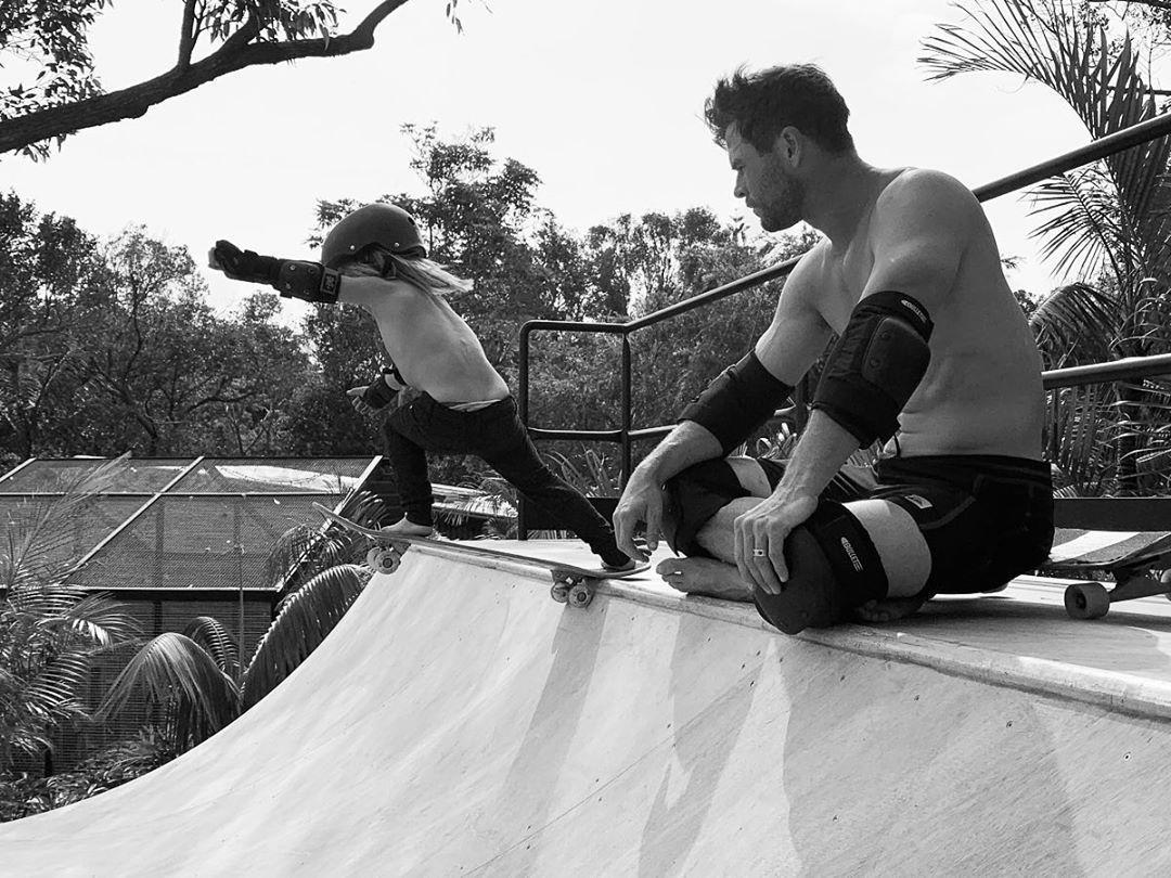 克里斯漢斯沃常常陪伴孩子。（翻攝自chrishemsworth Instagram）