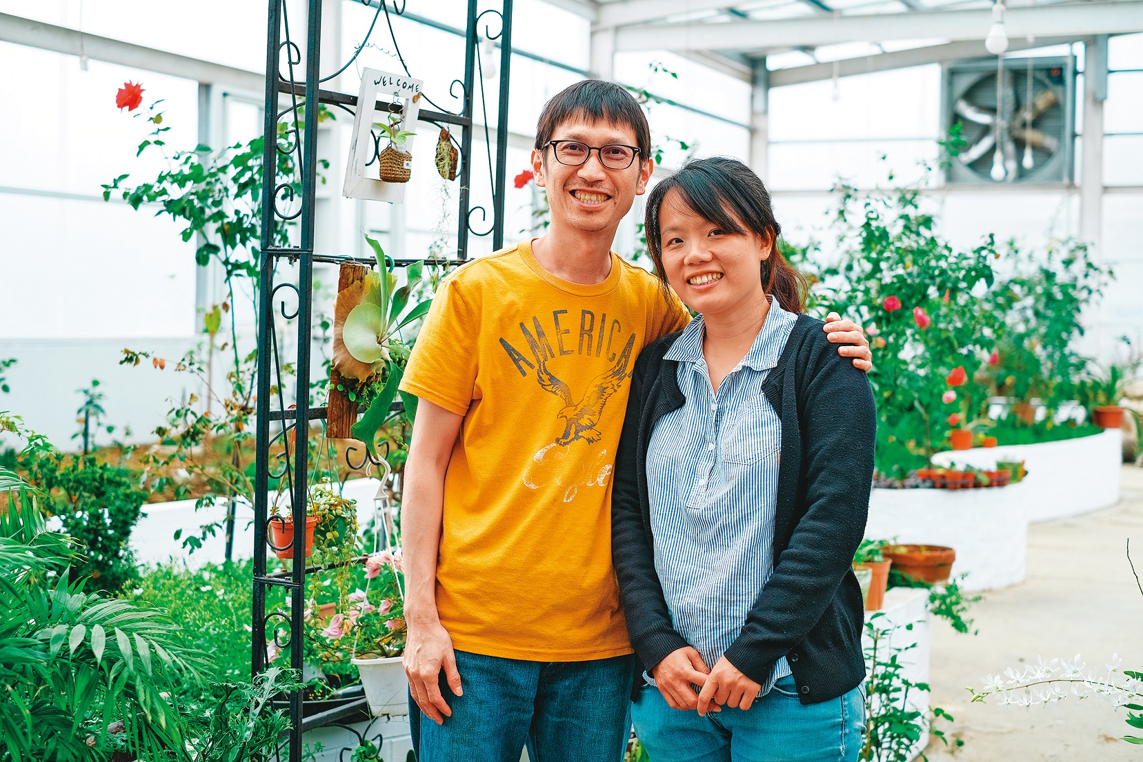 「飲山郁」黃昶升（左）與王雅婷（右）夫妻倆希望吸引更多年輕客層認識阿里山茶。