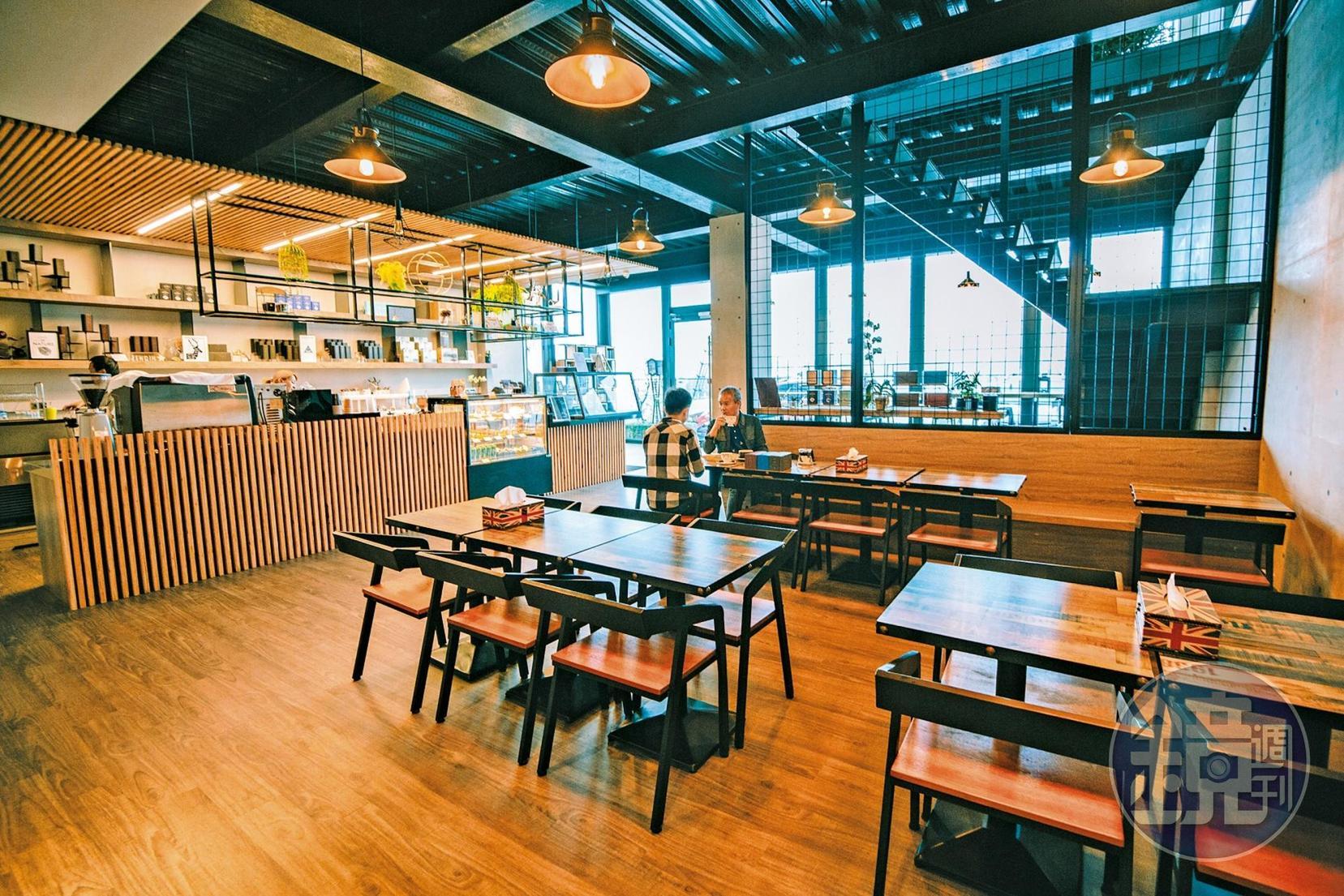 「然井茗露×阿里山霧很濃」一樓為簡約禪風的咖啡甜點店。