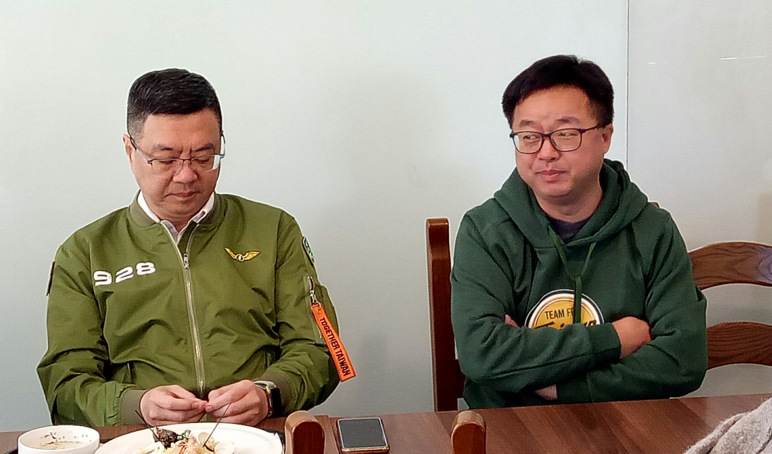 民進黨黨主席卓榮泰、祕書長羅文嘉擔心選戰最後被賭盤影響。