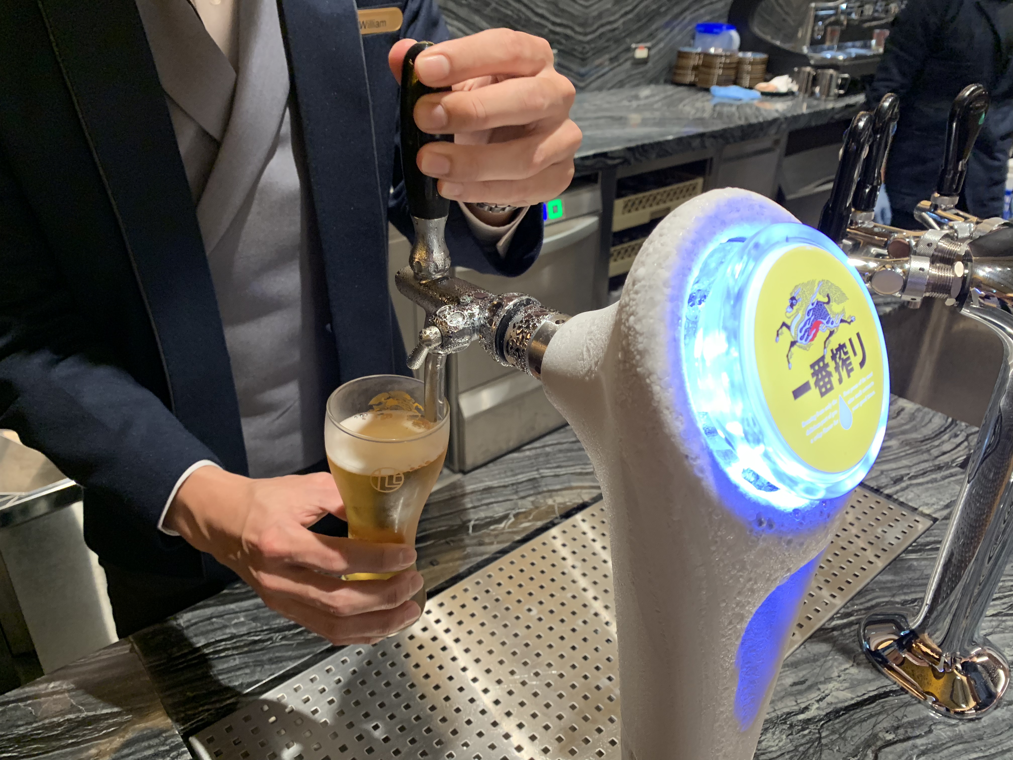清酒Bar有全球首支KIRIN一番搾生啤酒冰柱，純麥啤酒沁涼清爽。