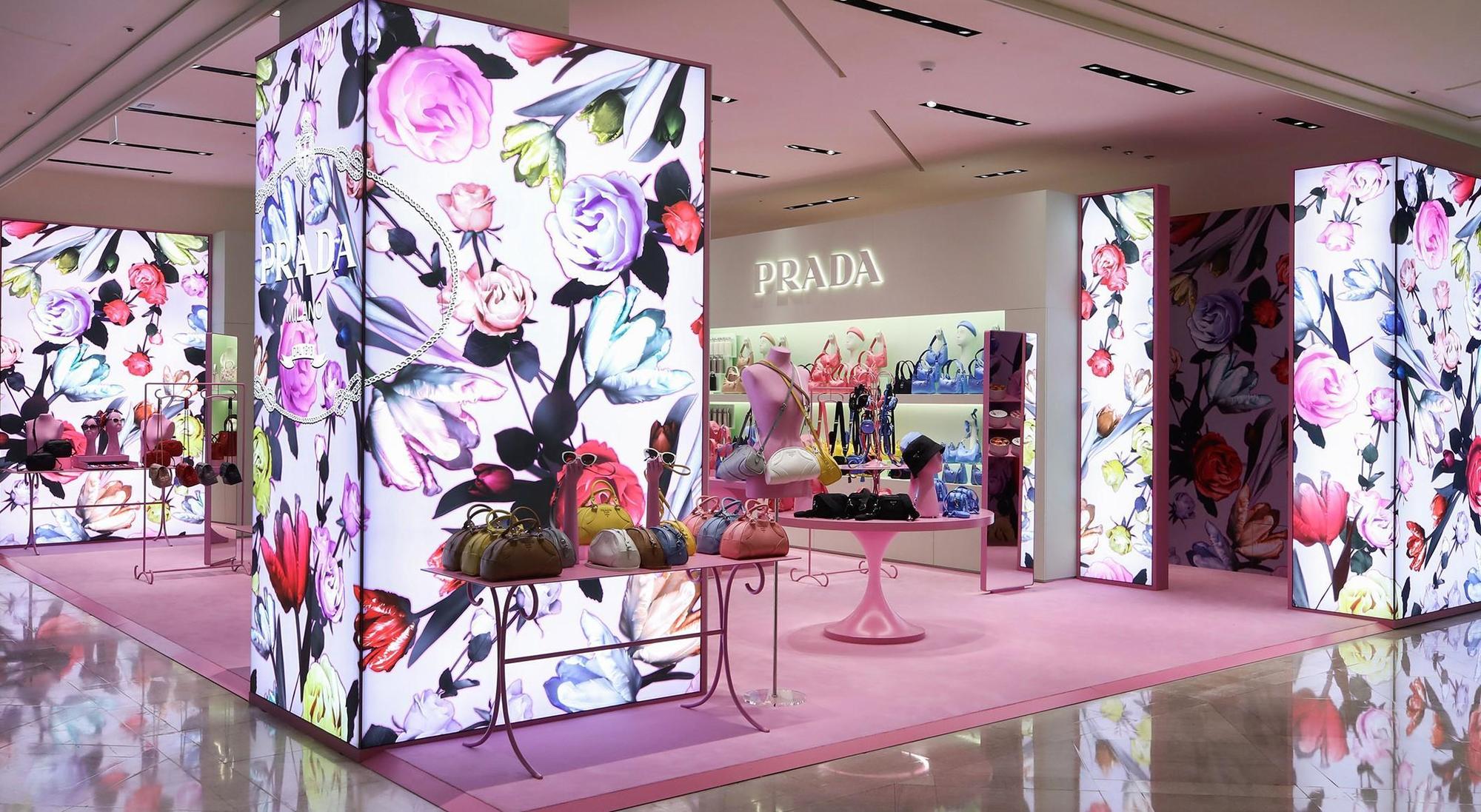 PRADA Dreamscape Pop-up限時快閃店占地約23.5坪,充滿夢幻少女風。(PRADA提供)