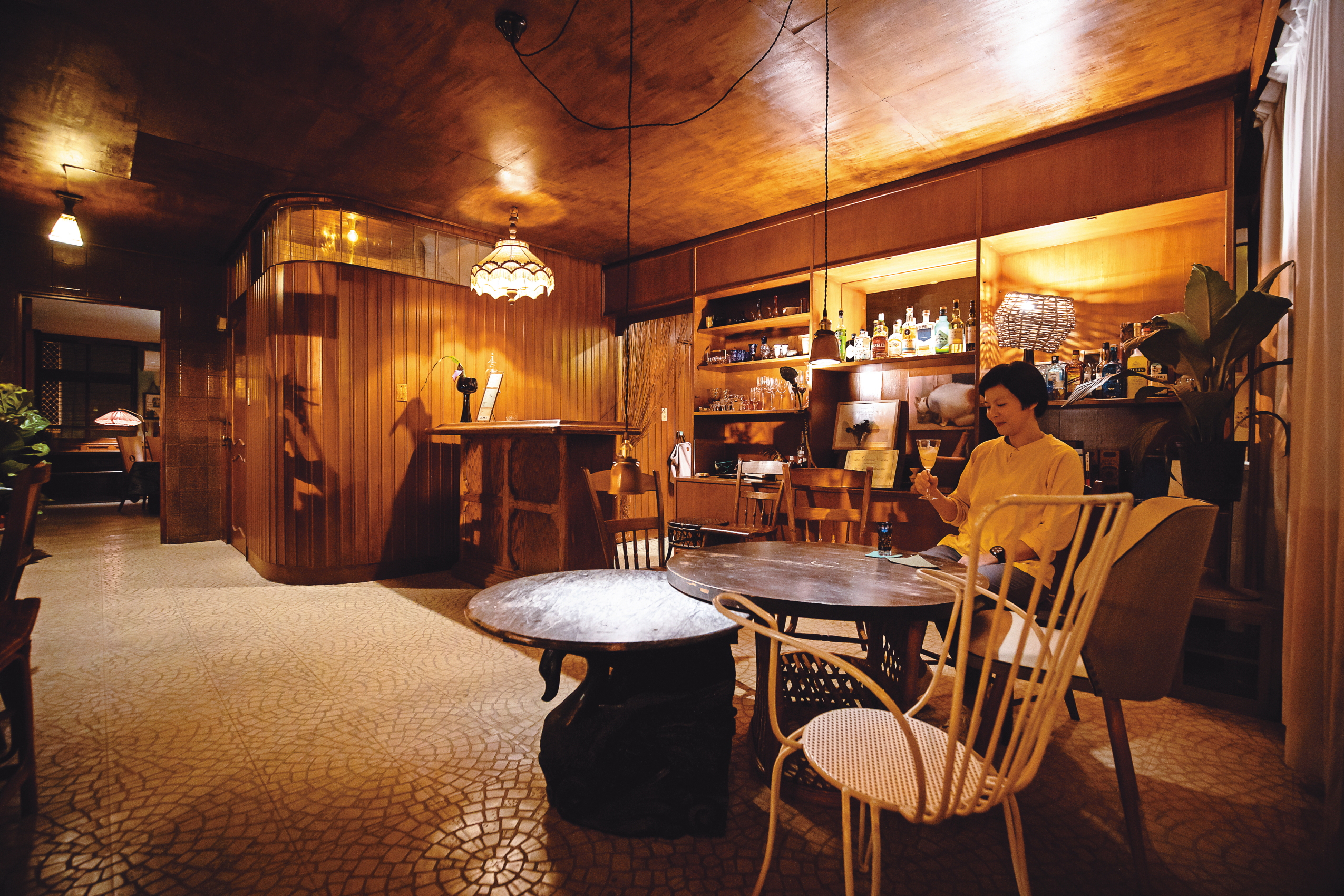 隱藏在民宅2樓的小酒館，充滿復古懷舊的氣氛。