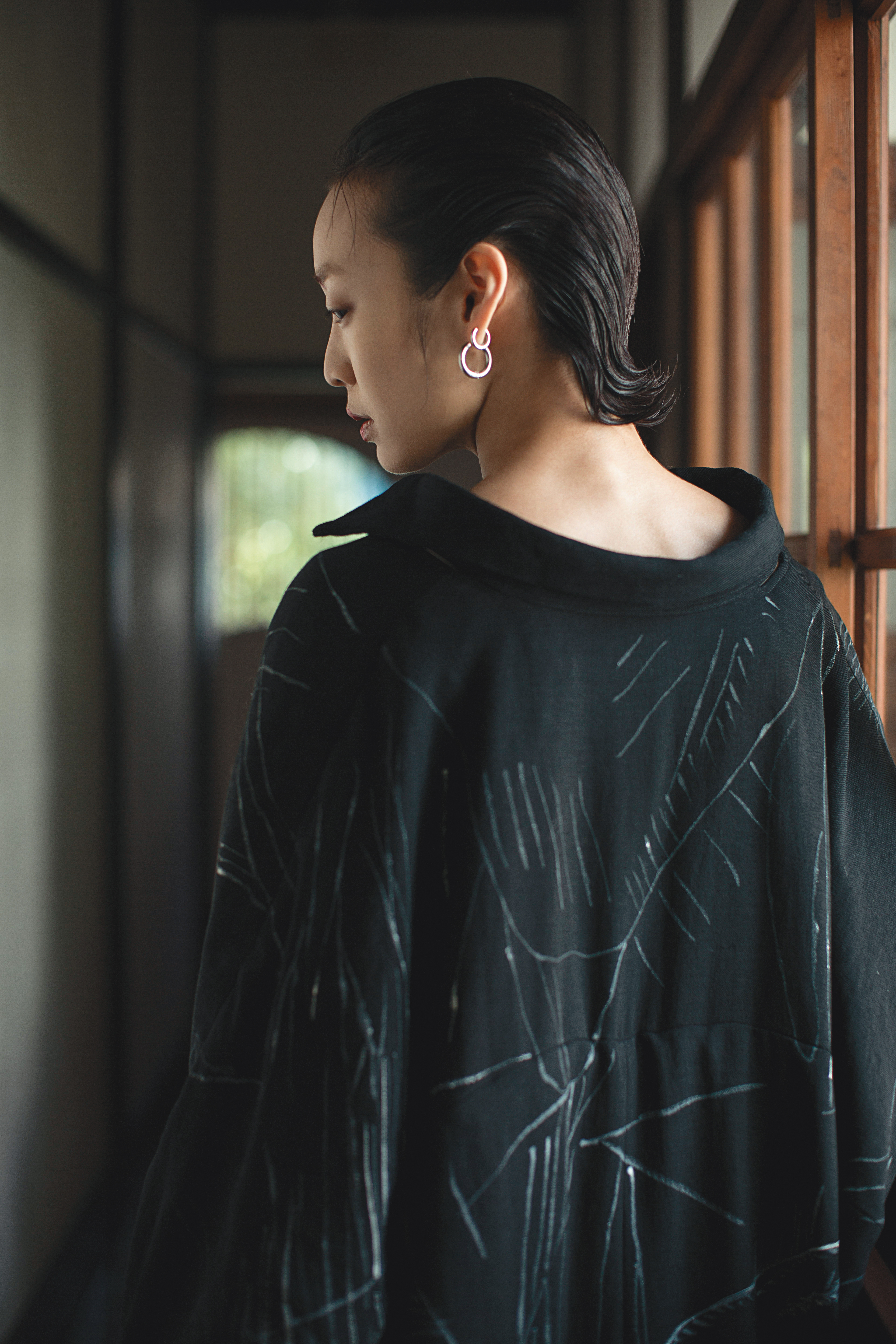 塗鴉風衣外套 NT$163,800 by YOHJI YAMAMOTO。