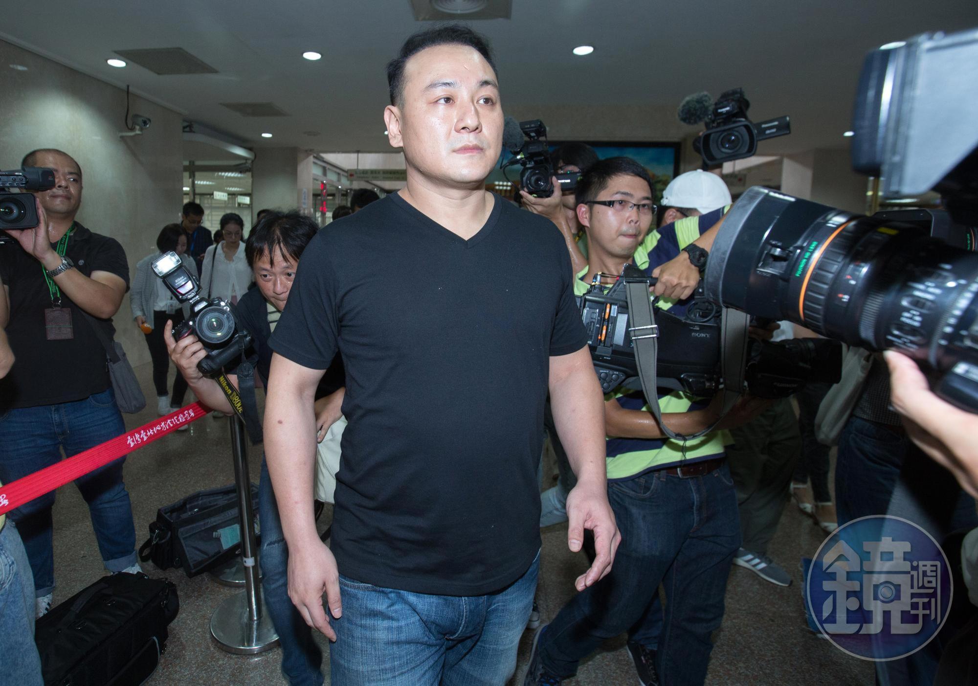 張安樂之子張瑋以腳傷滯留中國,因打石膏坐輪椅無法搭飛機為由請假,法官要求張瑋在2020年1月15日出庭,否則將予拘提及通緝。(資料照)