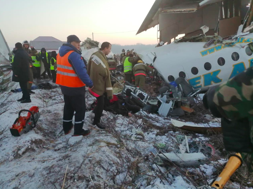 「Bek Air」班機今日爆出空難,目前傷亡不明。(翻攝自Hamadi Aram推特)
