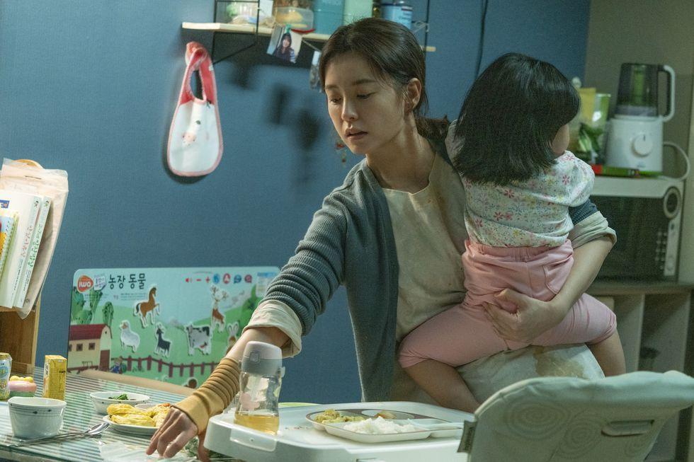 鄭有美主演的《82年生的金智英》,上映後引發熱烈討論。(車庫提供)