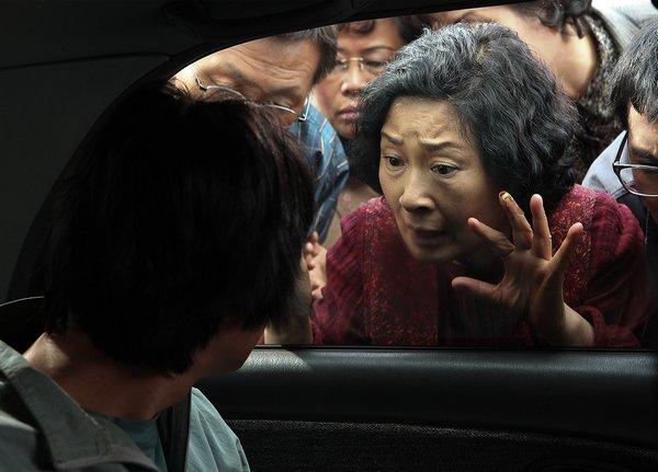 《非常母親》還給了女性人性,她不只是「媽媽」,更是個「人」。(CatchPlay提供)