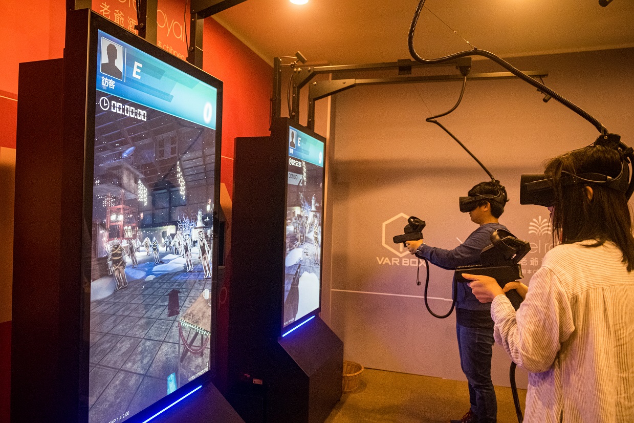 戴上VR眼鏡，就可以進入不同的世界。