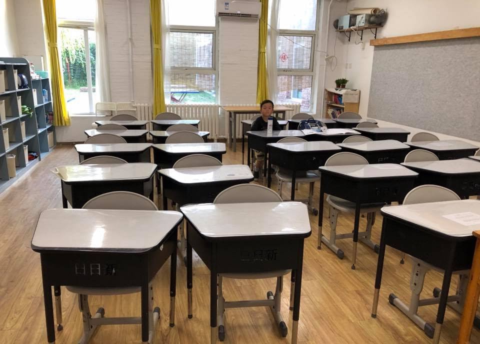 王全璋與李文足唸小學一年級的兒子今年9月再度遭失學打擊。（翻攝自李文足臉書）