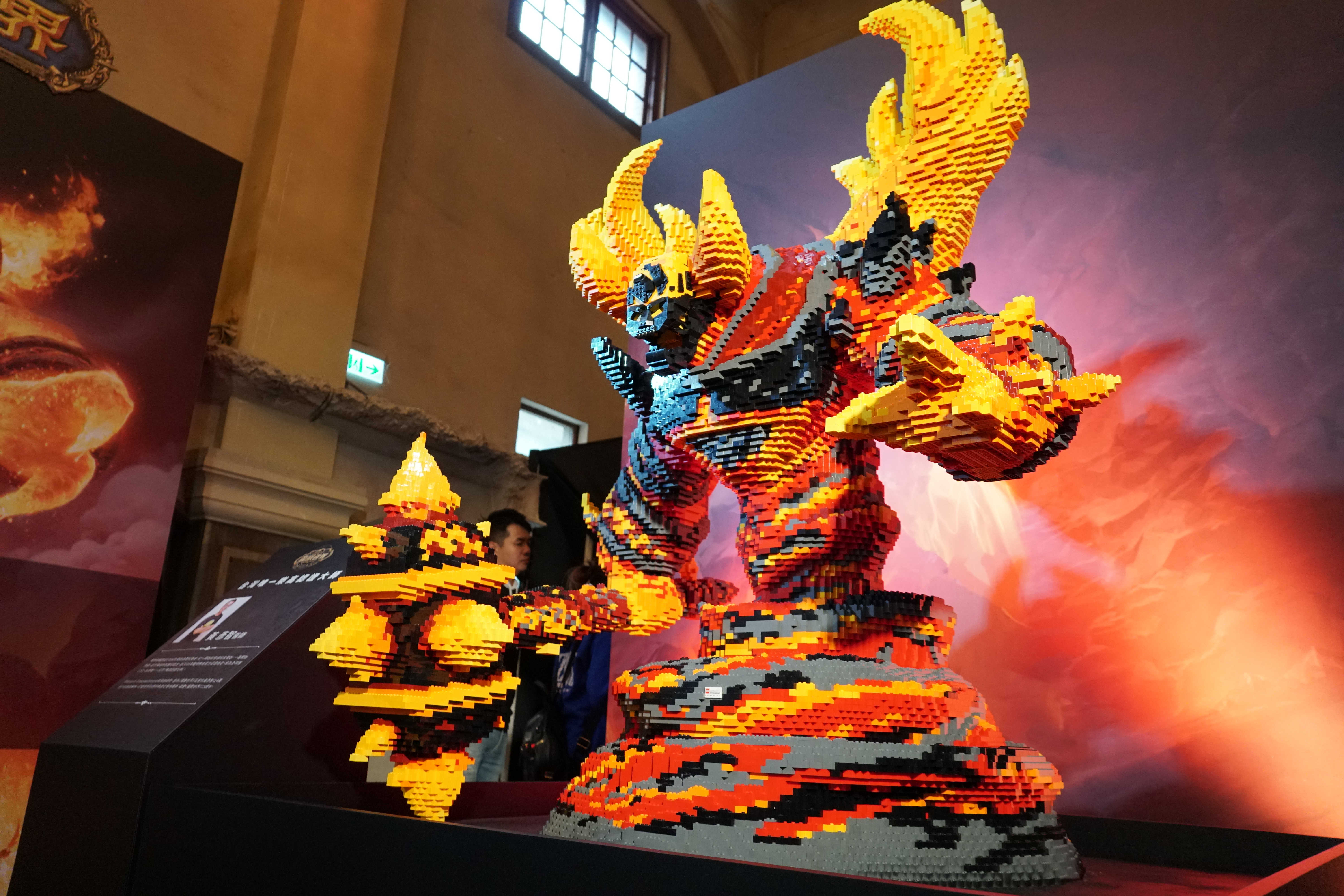 由台灣唯一一位樂高認證大師黃彥智所打造的「拉格納羅斯」，週末將會在《魔獸世界》15週年派對展出。