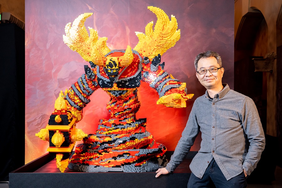 用4萬塊積木打造的「拉格納羅斯」，花費了黃彥智足足50個工作天完成。（台灣暴雪提供）