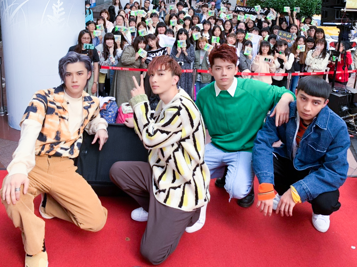 吉他手JK（左1）太帥有花心臉，熊仔說若有女兒，才不敢嫁給他。（索尼音樂提供）