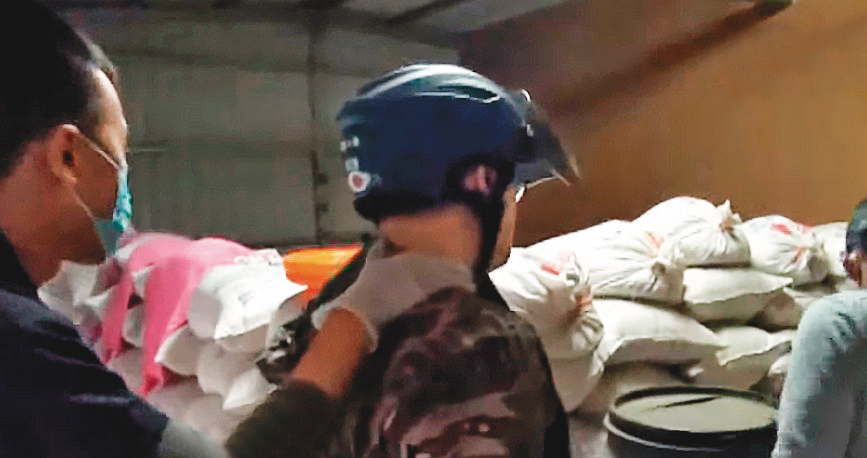 士林地檢署2017年破獲製毒集團，逮獲有「製毒教父」之稱的洪元勛，洪事後供出，製毒教父另有其人，而律師李柏杉與製毒集團有關連。（翻攝民視新聞）