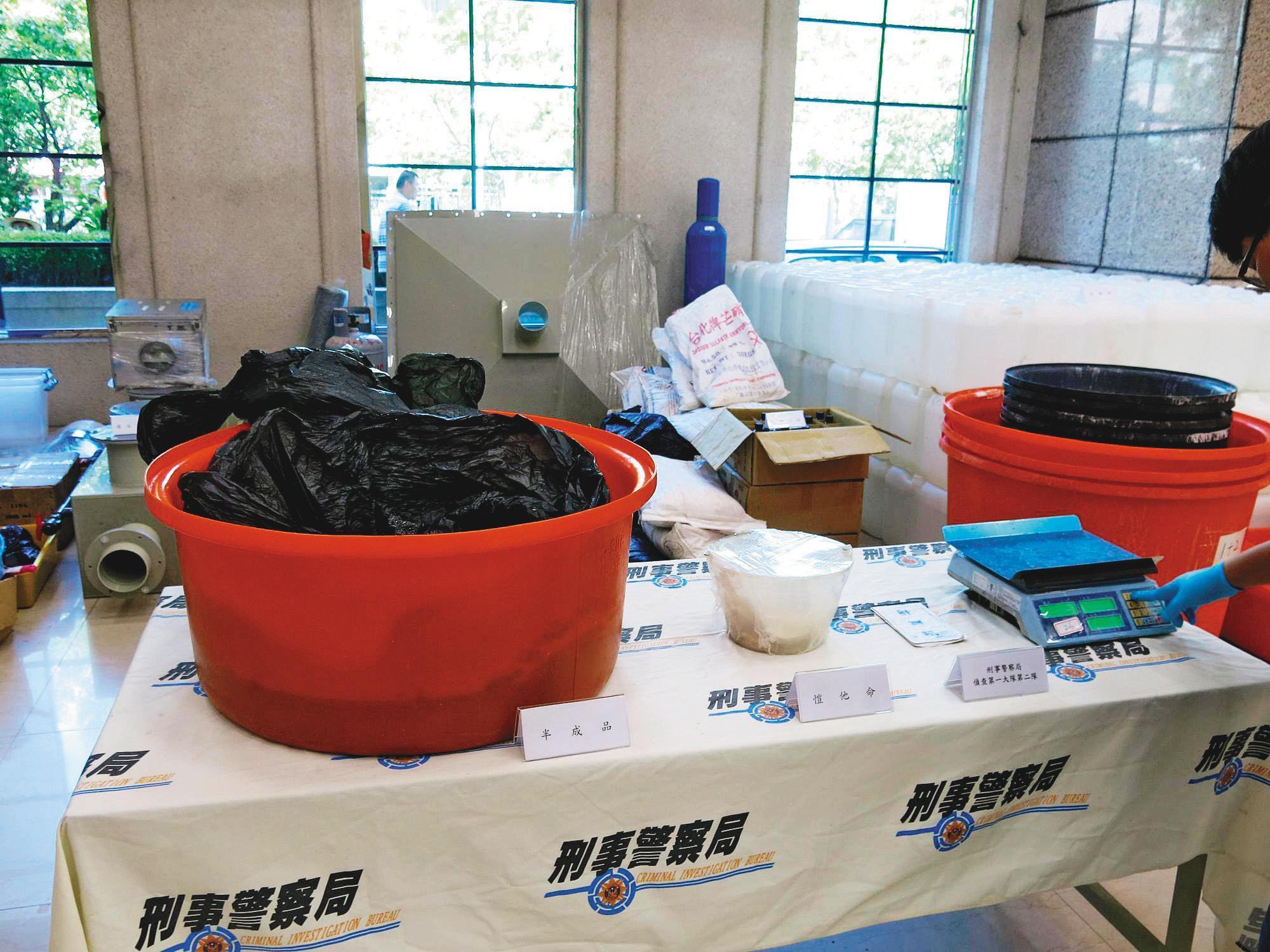 檢調在劉男製毒工廠起出80多公斤的K他命成品及半成品，而李柏杉也是該製毒集團嫌犯的委任律師。（翻攝網路）
